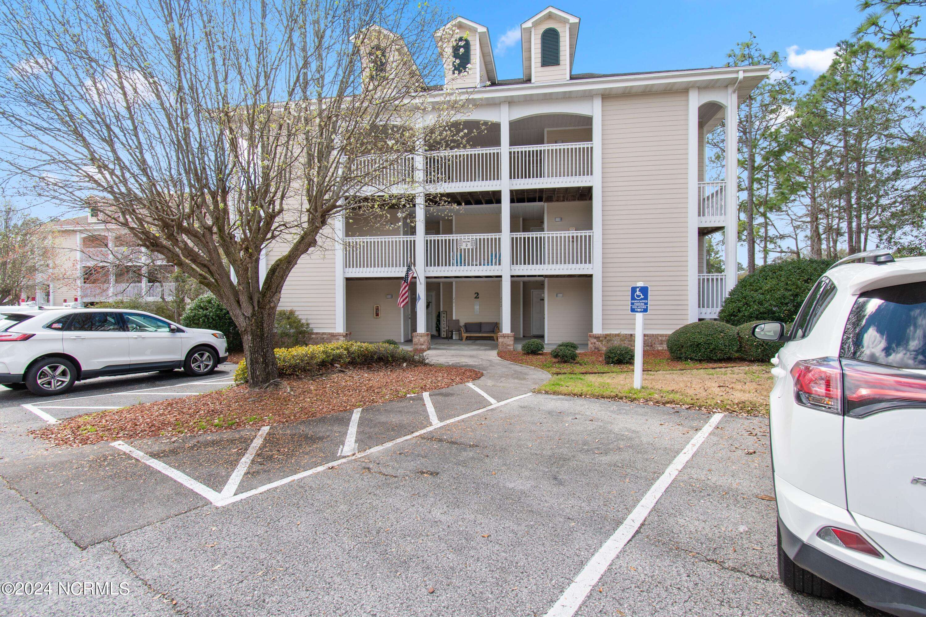 Southport, NC 28461,3350 Club Villas DR #203