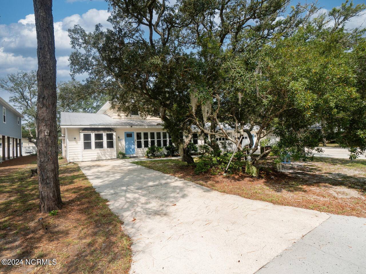 Oak Island, NC 28465,137 NW 9th ST