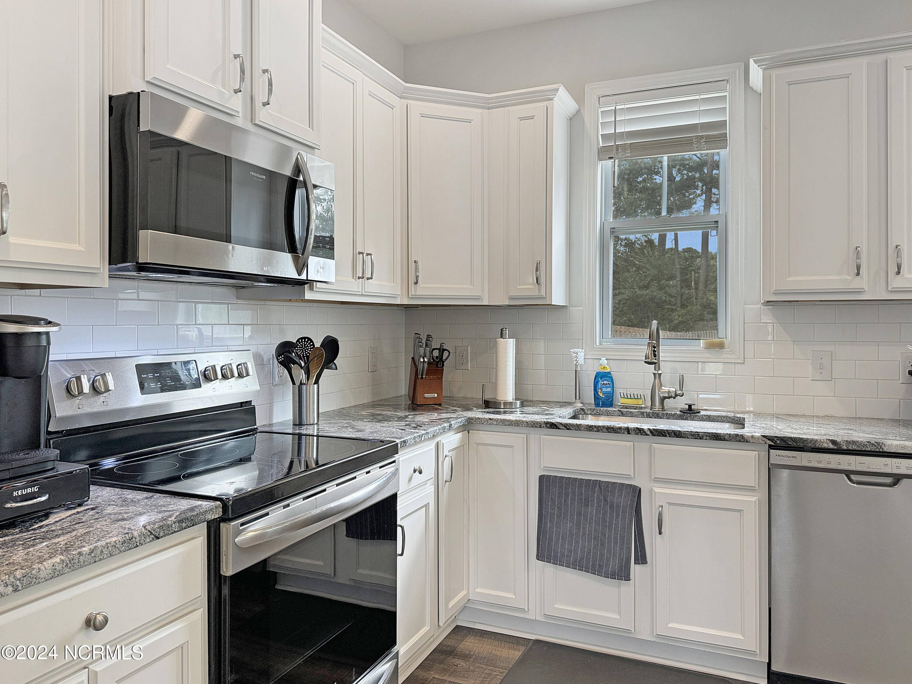 Rocky Point, NC 28457,393 Bronze DR