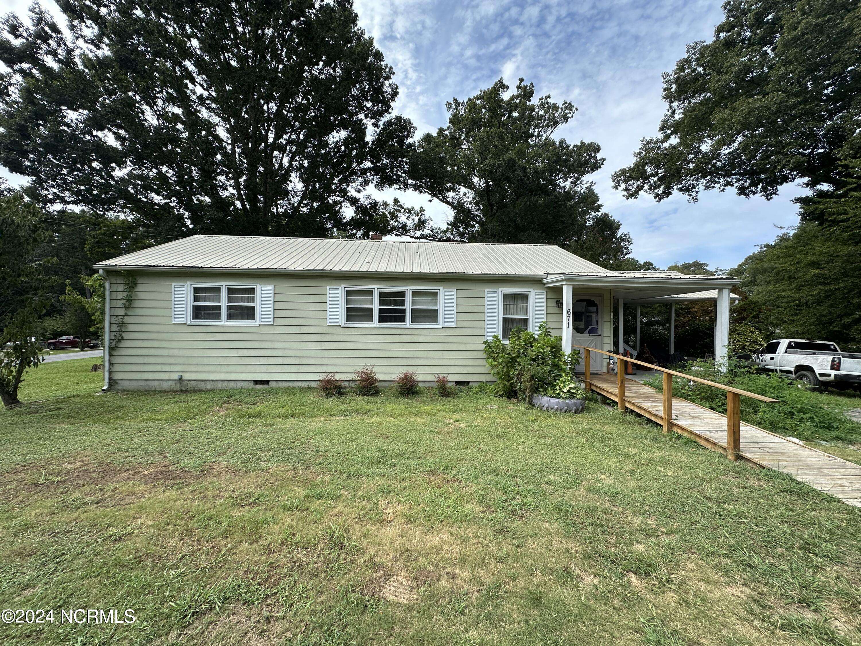 Robbins, NC 27325,671 E Forest ST