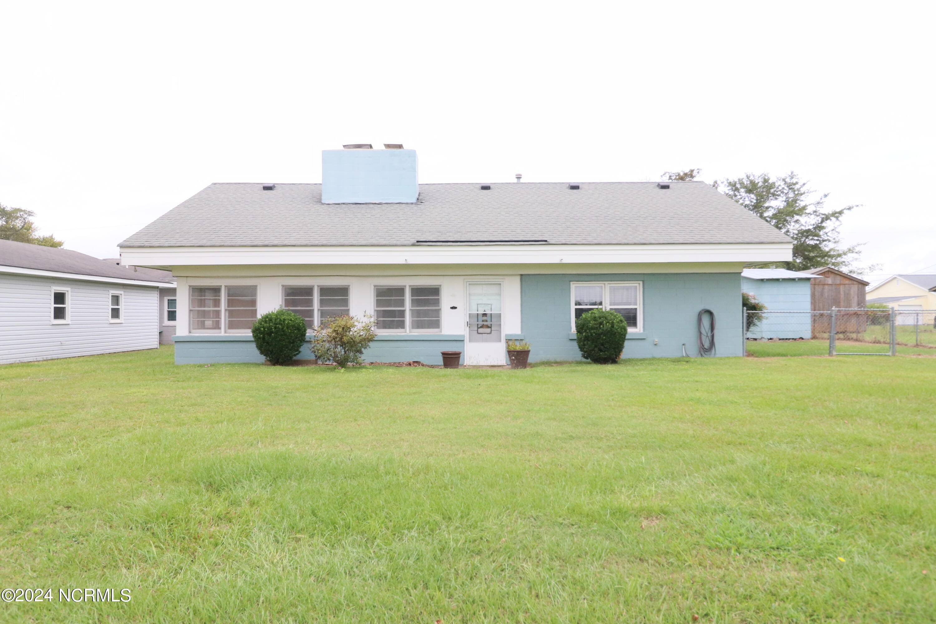 Roper, NC 27970,18 Sunset AVE E