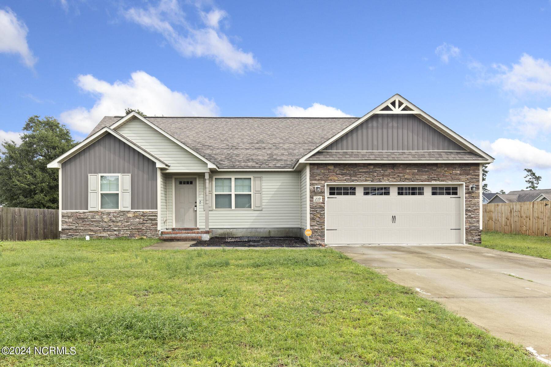 Richlands, NC 28574,209 Rowland DR