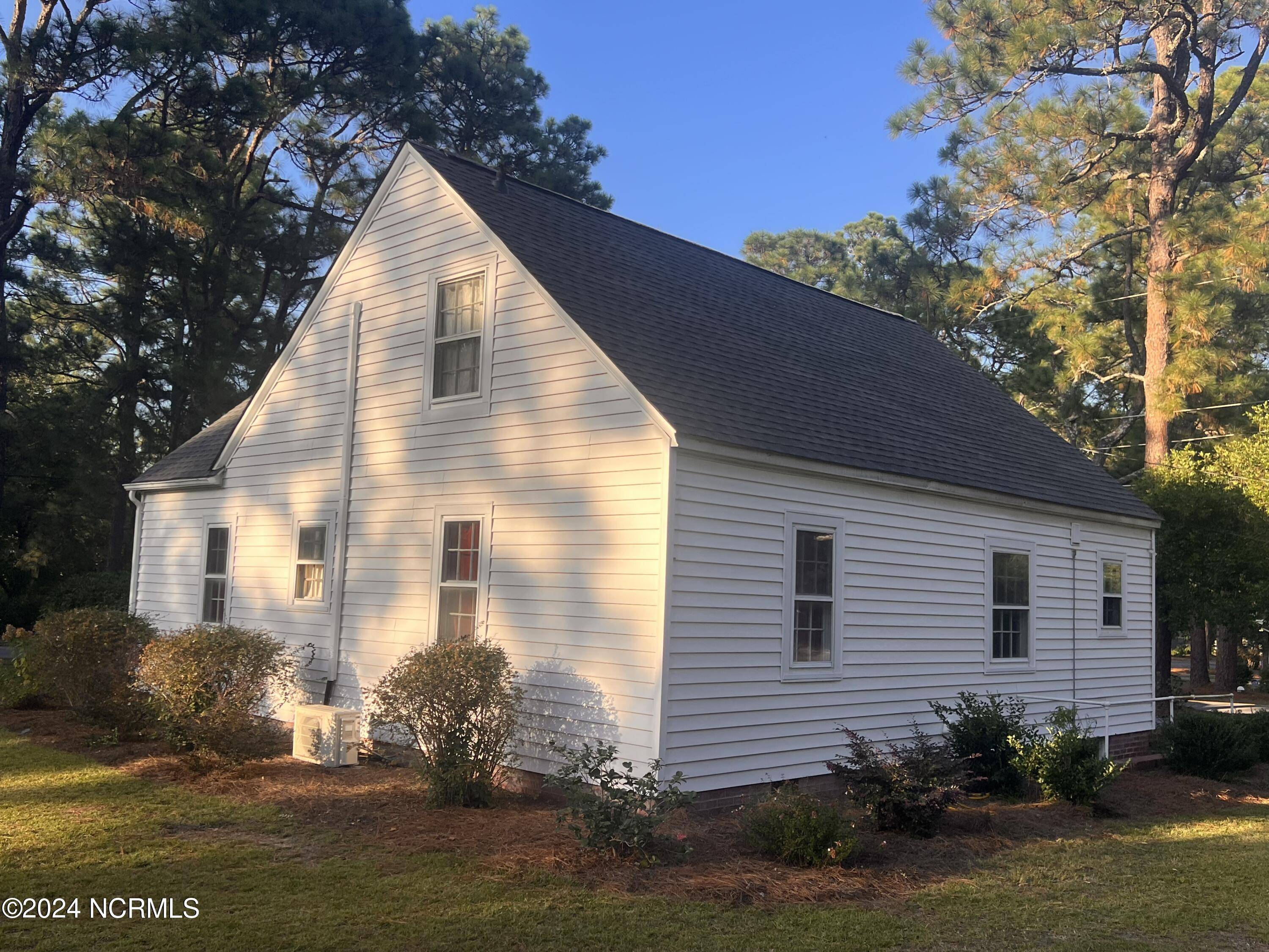 Southern Pines, NC 28387,795 N May ST