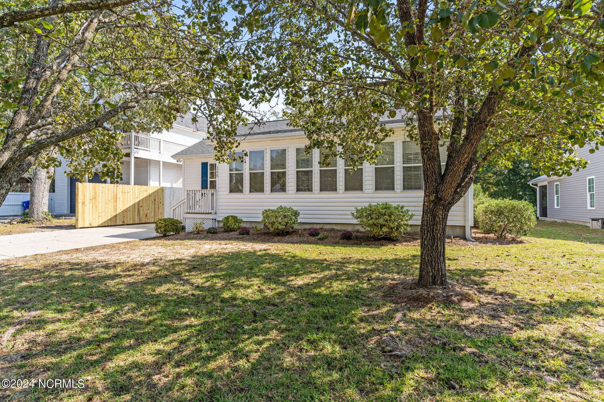 Oak Island, NC 28465,160 NE 5th ST