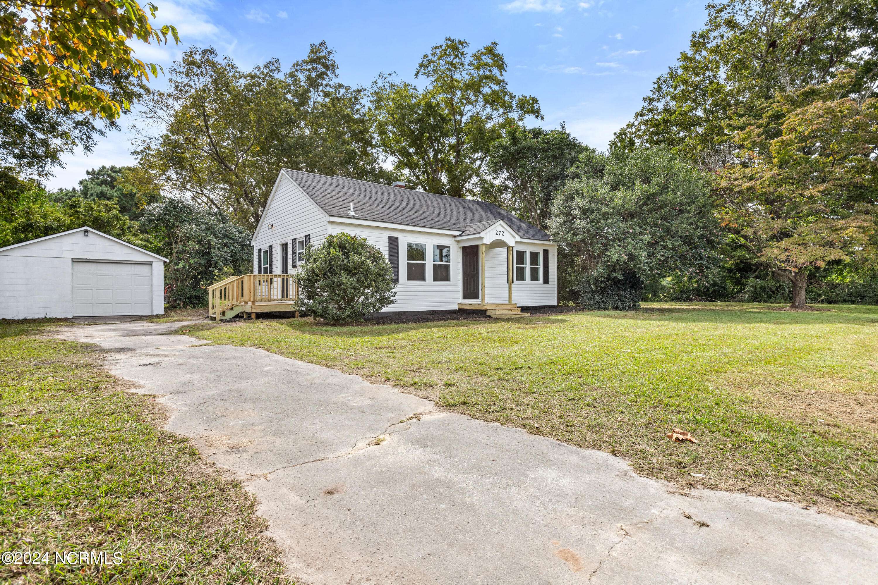 Hubert, NC 28539,272 Bear Creek RD