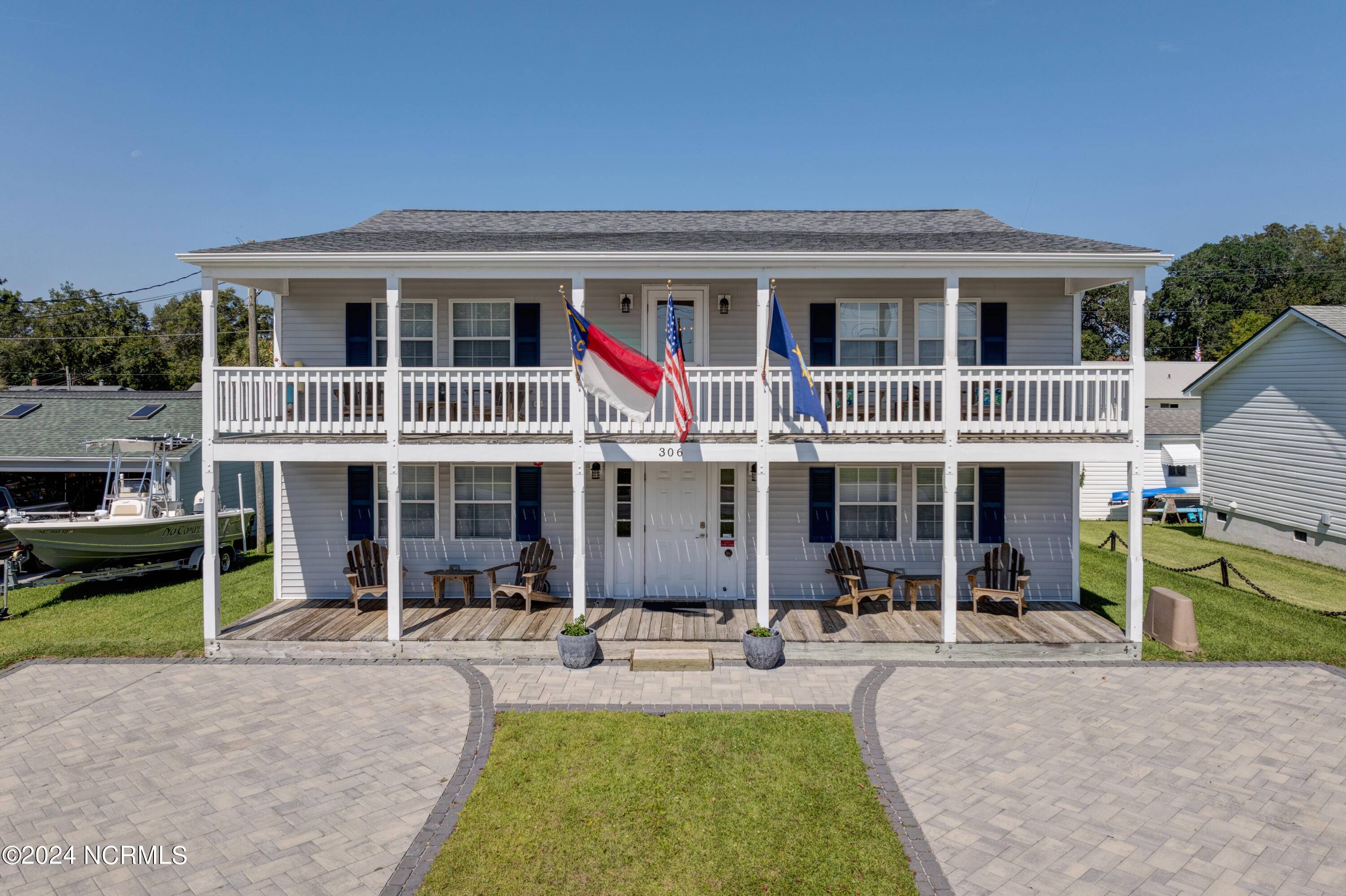 Swansboro, NC 28584,306 S Elm ST #1-4