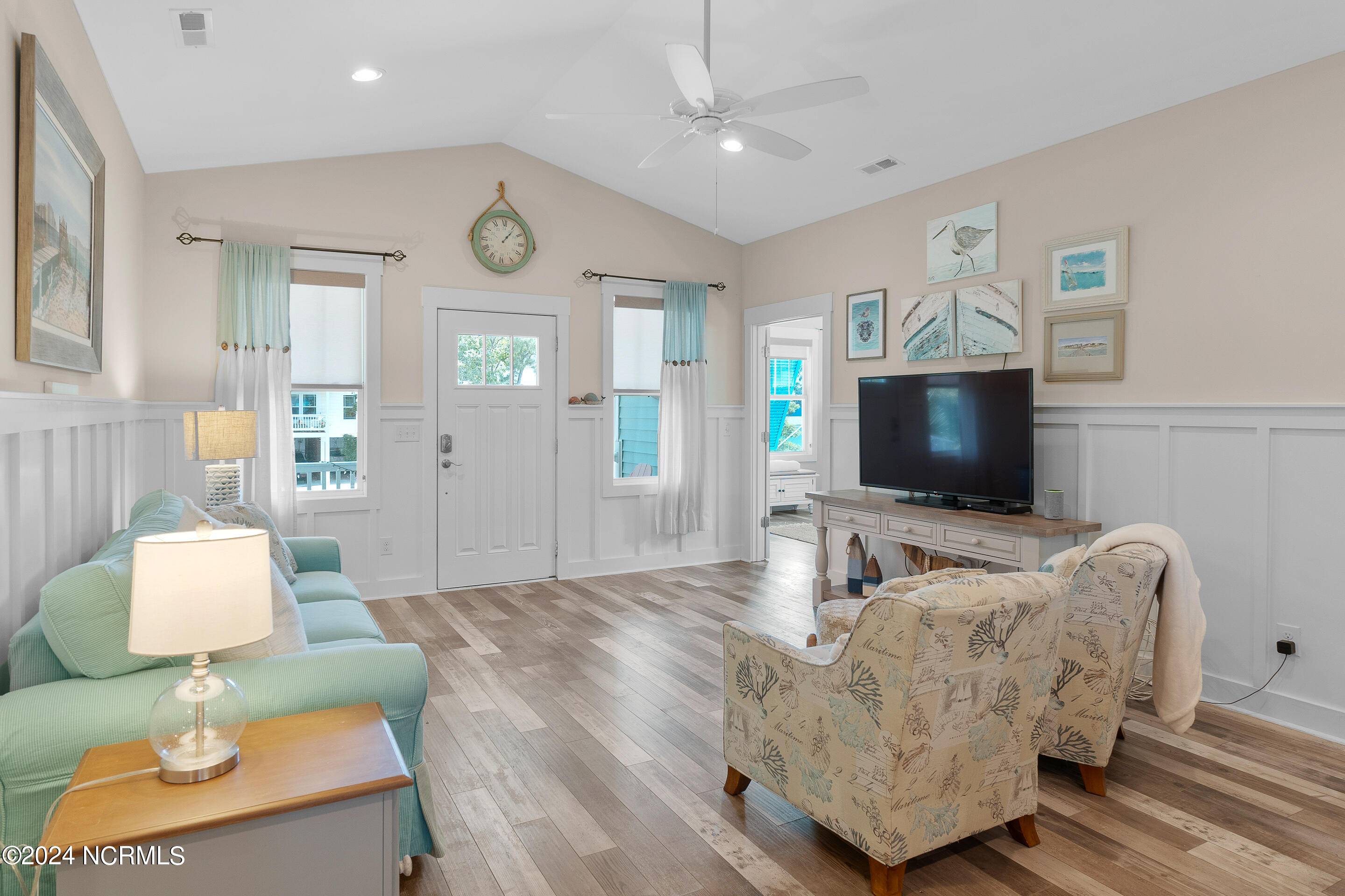 Oak Island, NC 28465,221 NE 35th ST