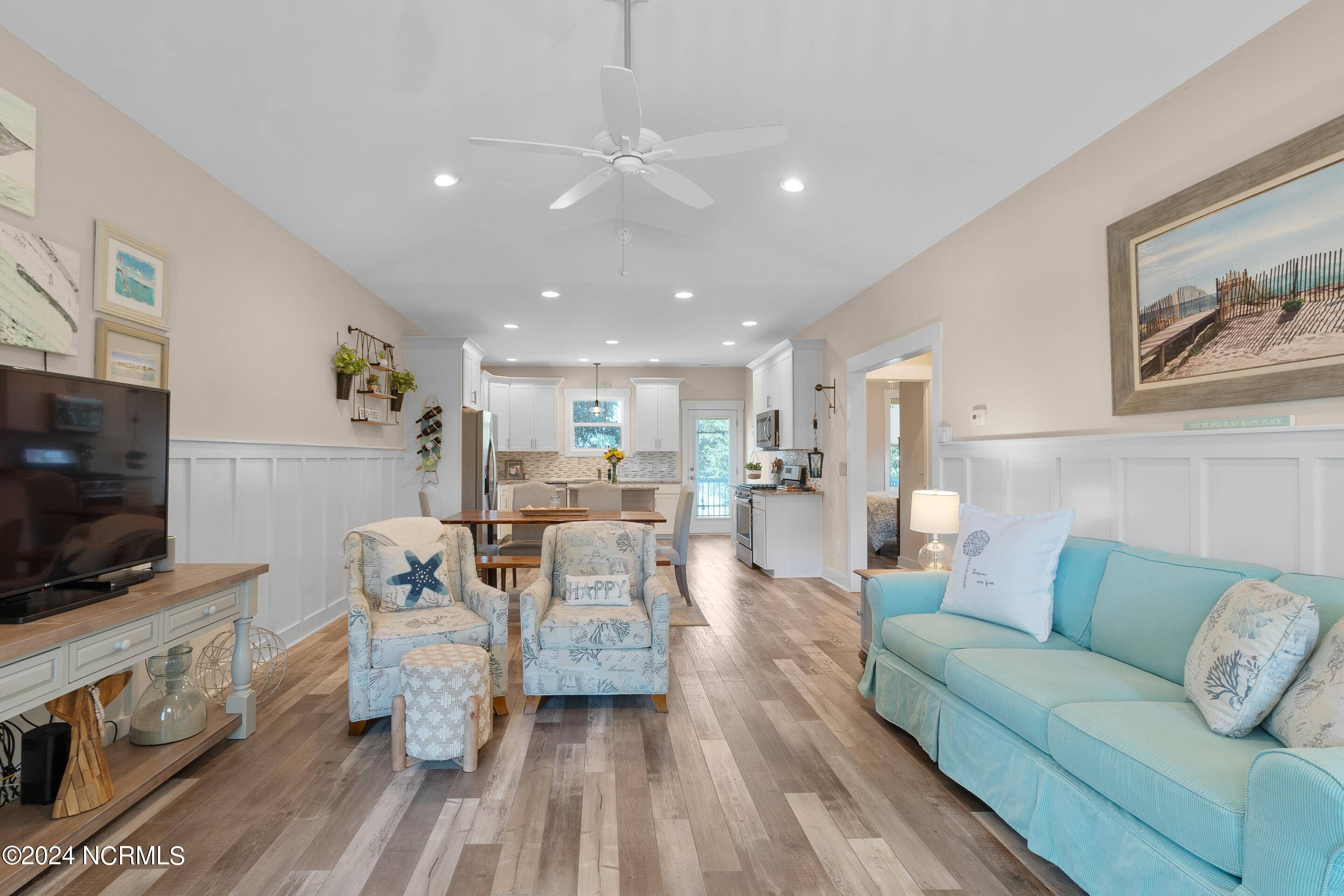 Oak Island, NC 28465,221 NE 35th ST