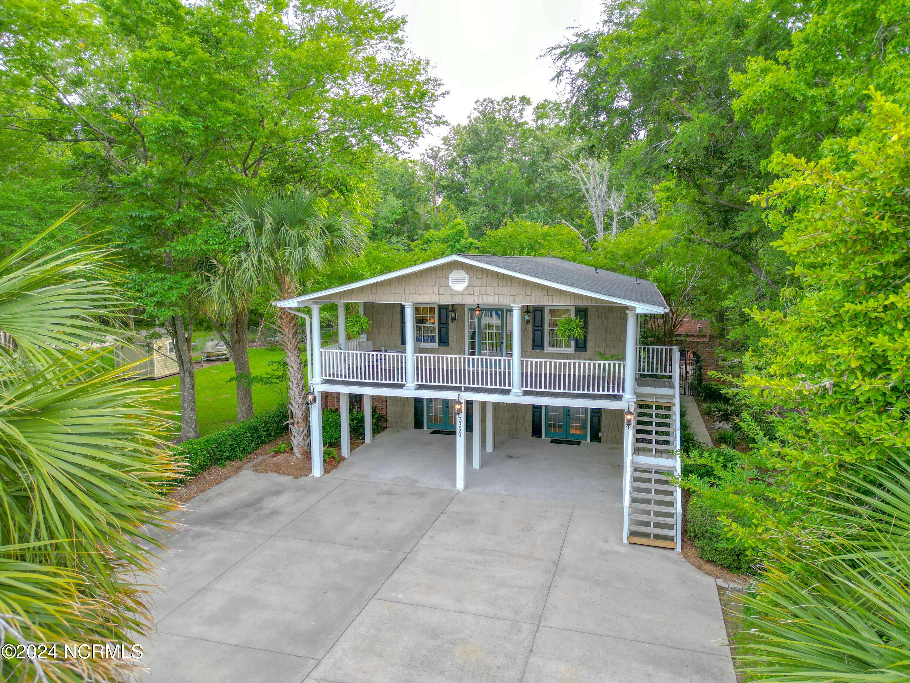 Lake Waccamaw, NC 28450,2350 Waccamaw Shores RD