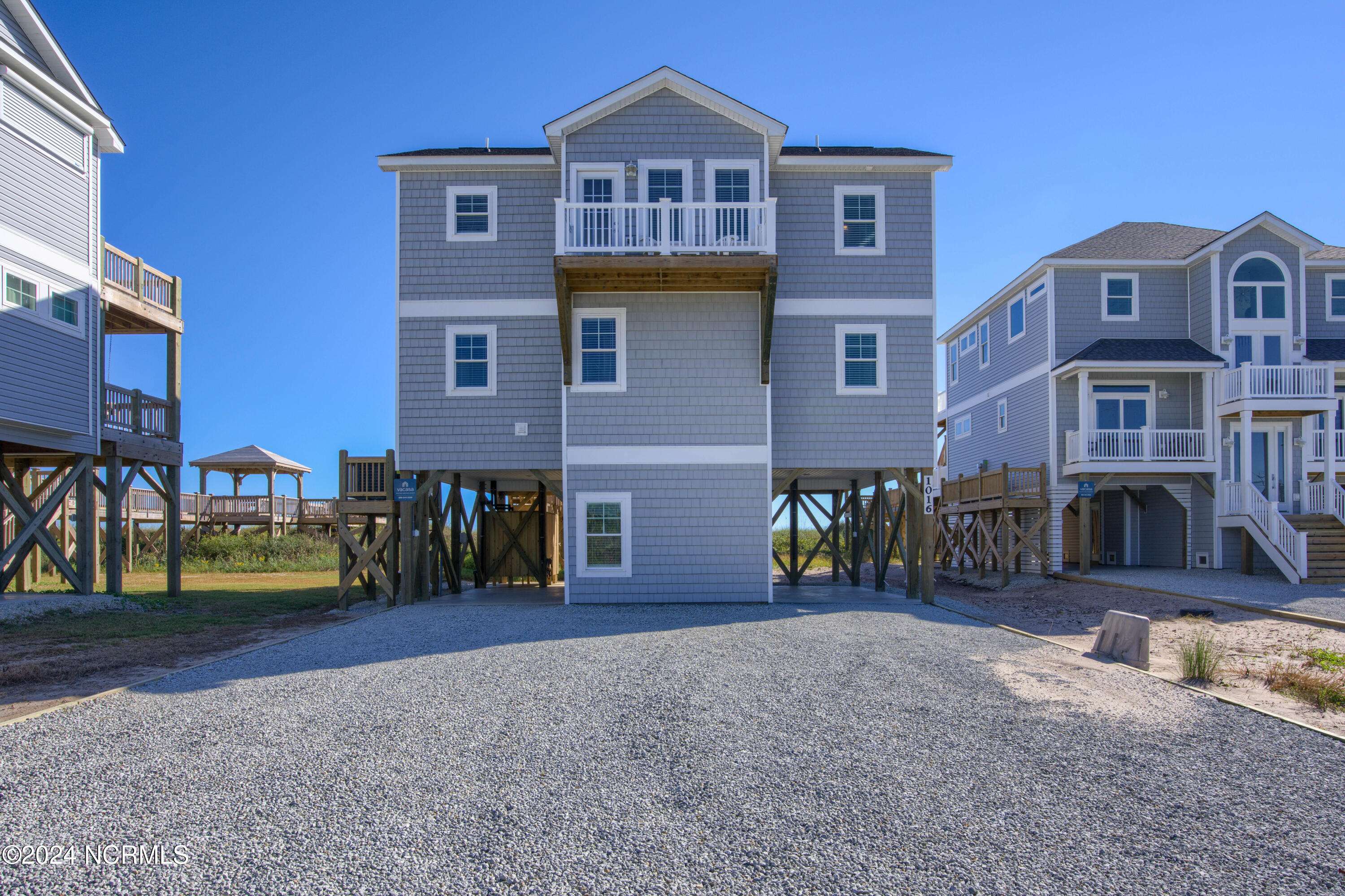 North Topsail Beach, NC 28460,1016 New River Inlet RD