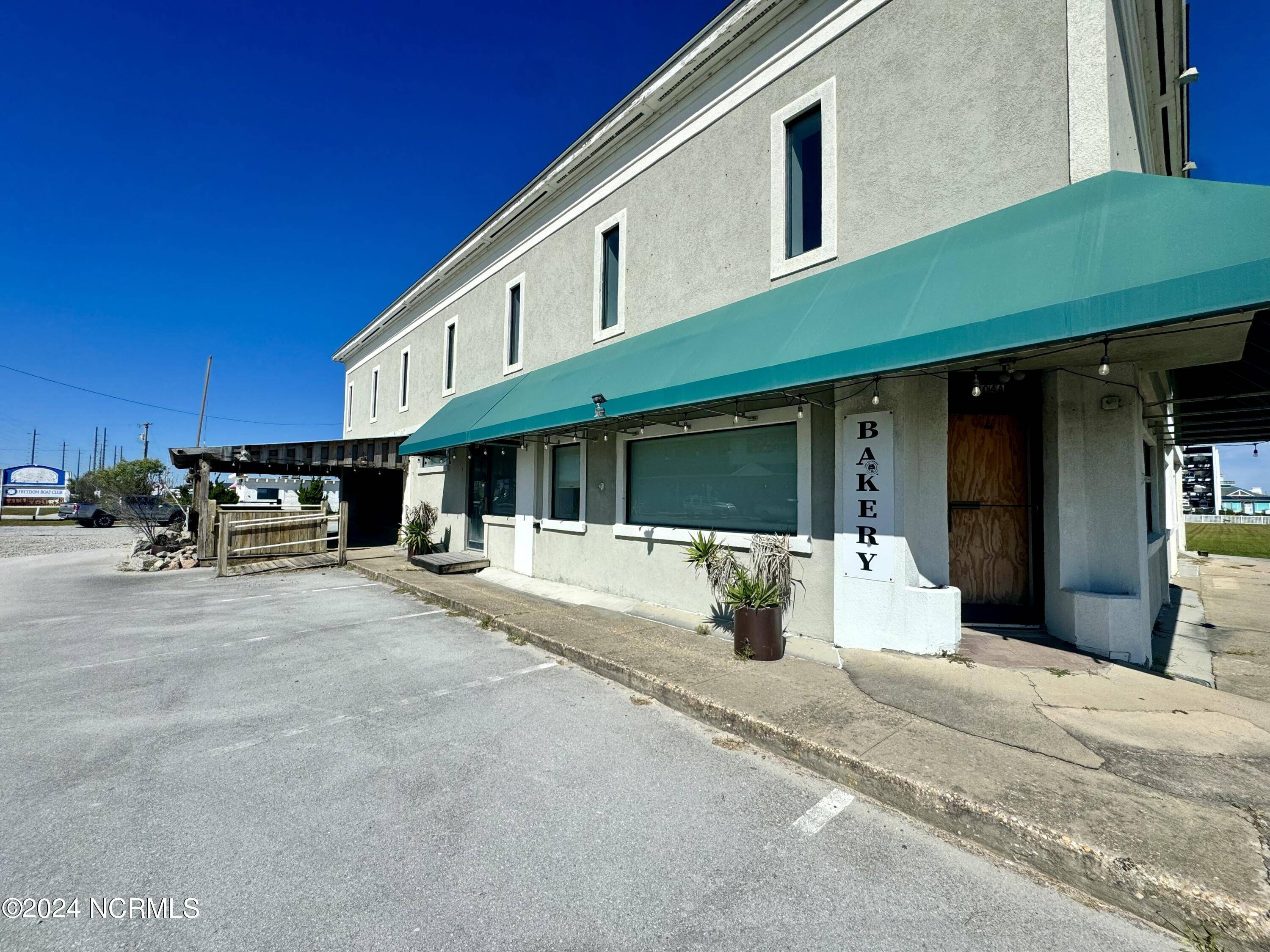 Surf City, NC 28445,404 Roland AVE