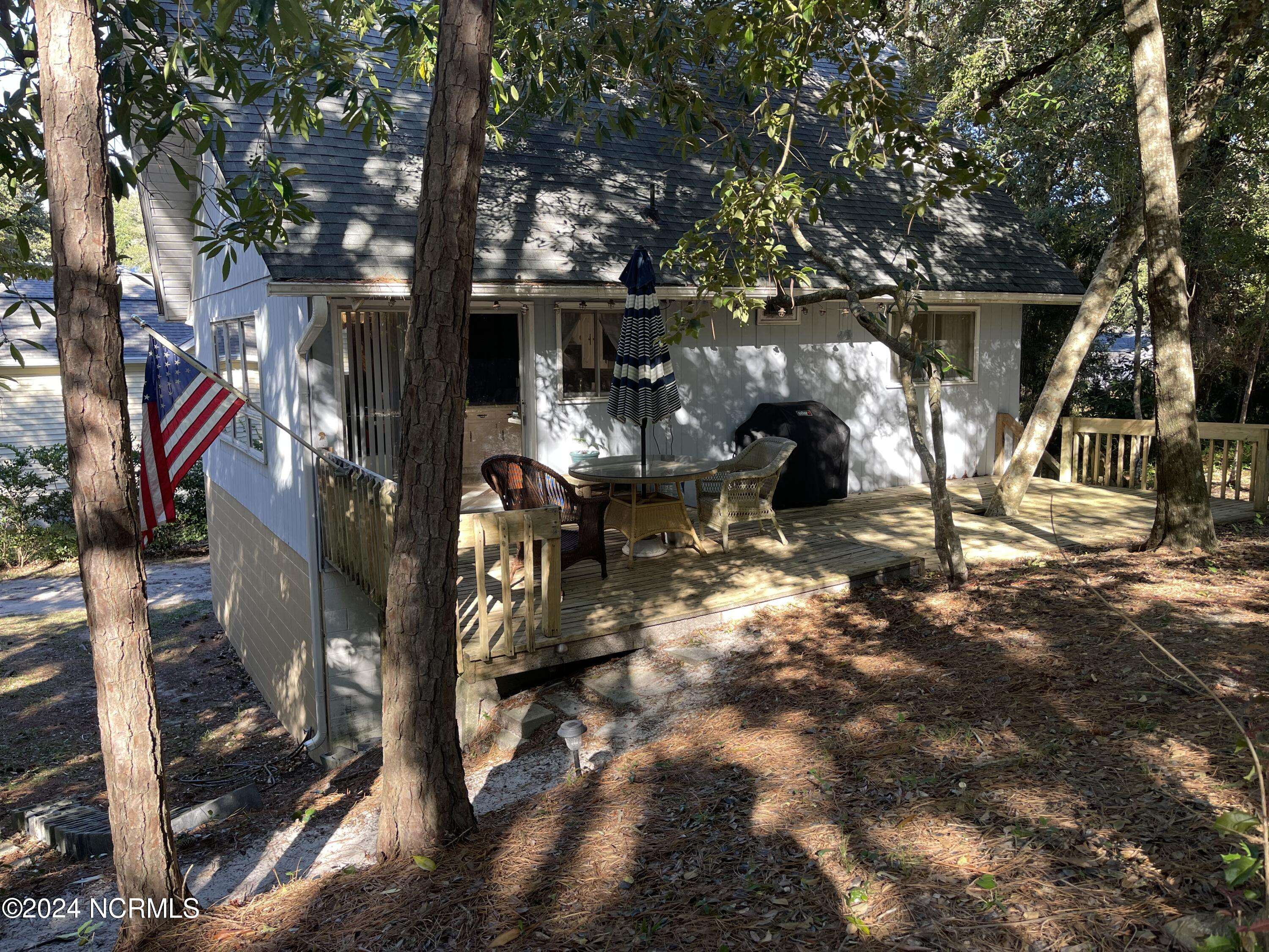 Pine Knoll Shores, NC 28512,126 Willow RD