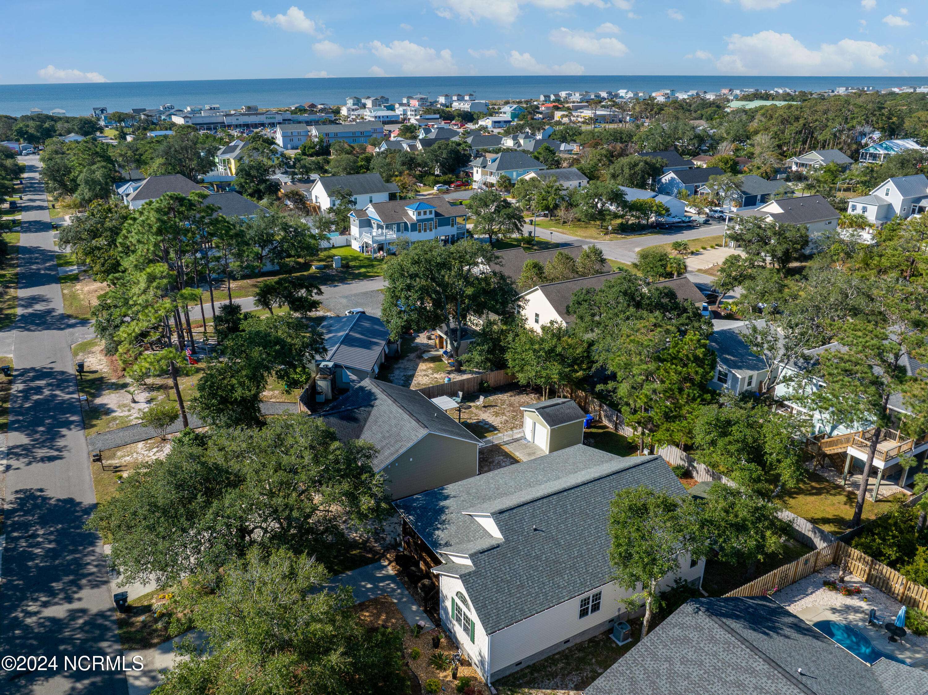 Oak Island, NC 28465,207 NE 52nd ST