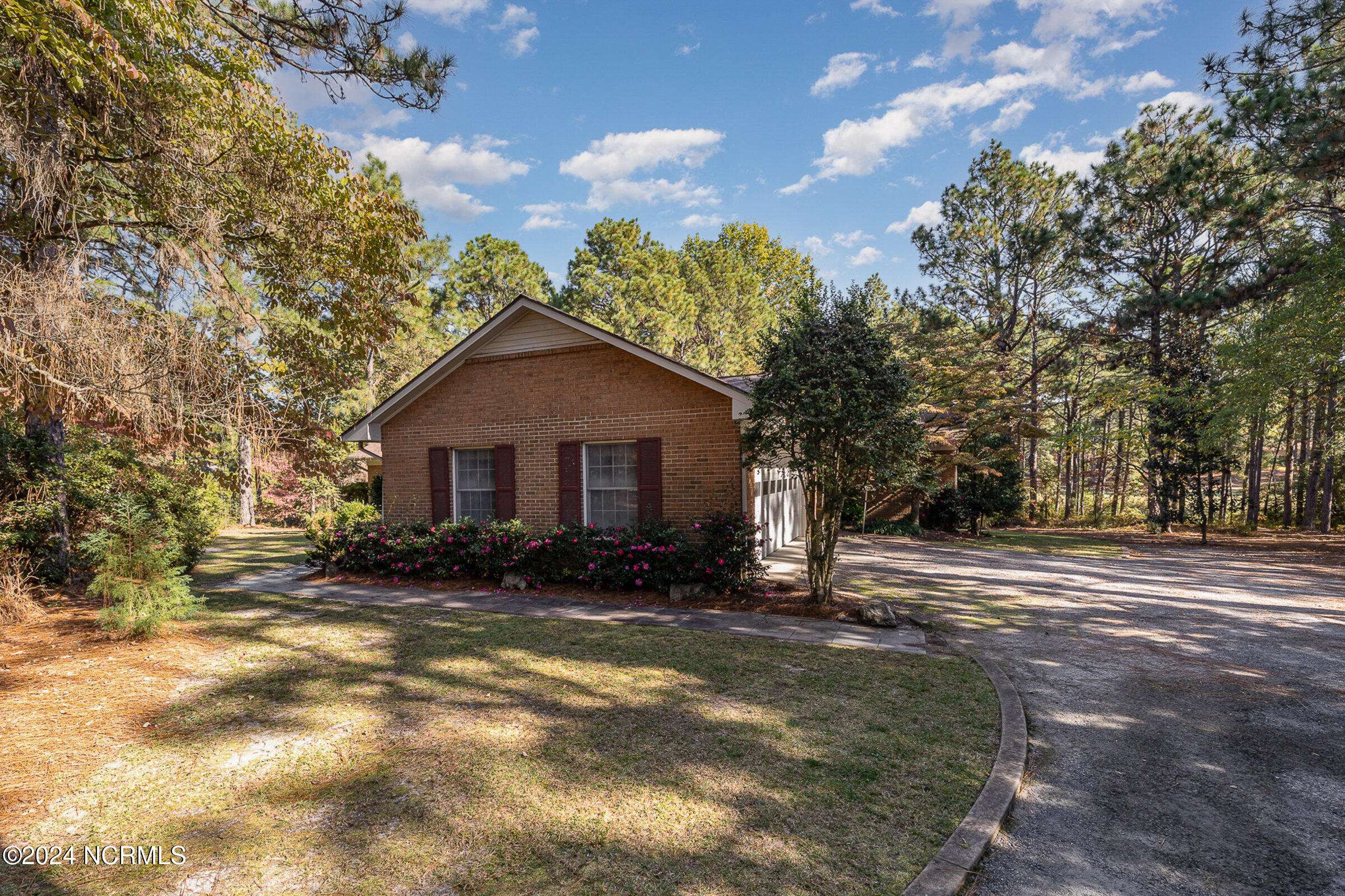 Whispering Pines, NC 28327,9 Highland DR