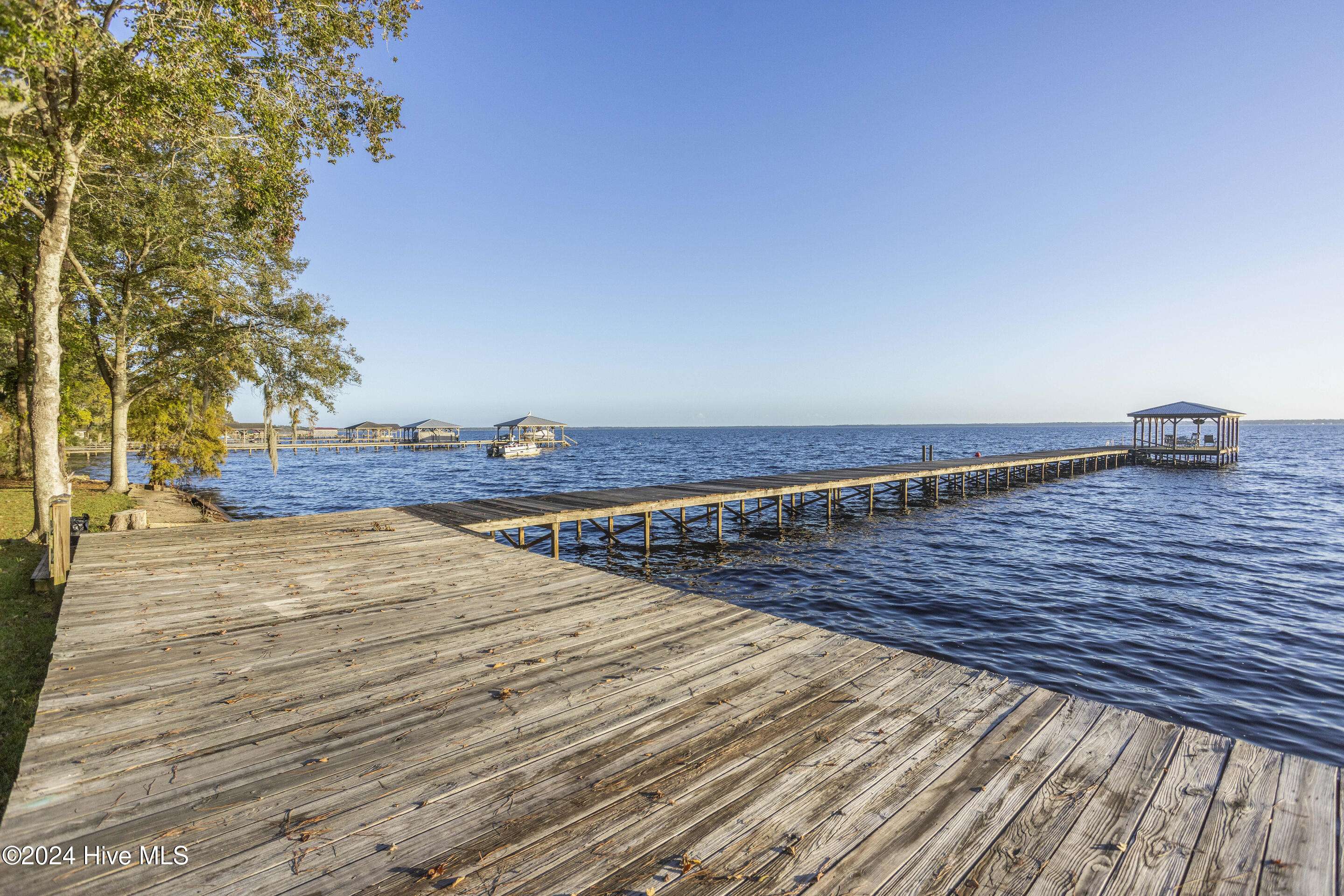 Lake Waccamaw, NC 28450,210 Lakeshore DR