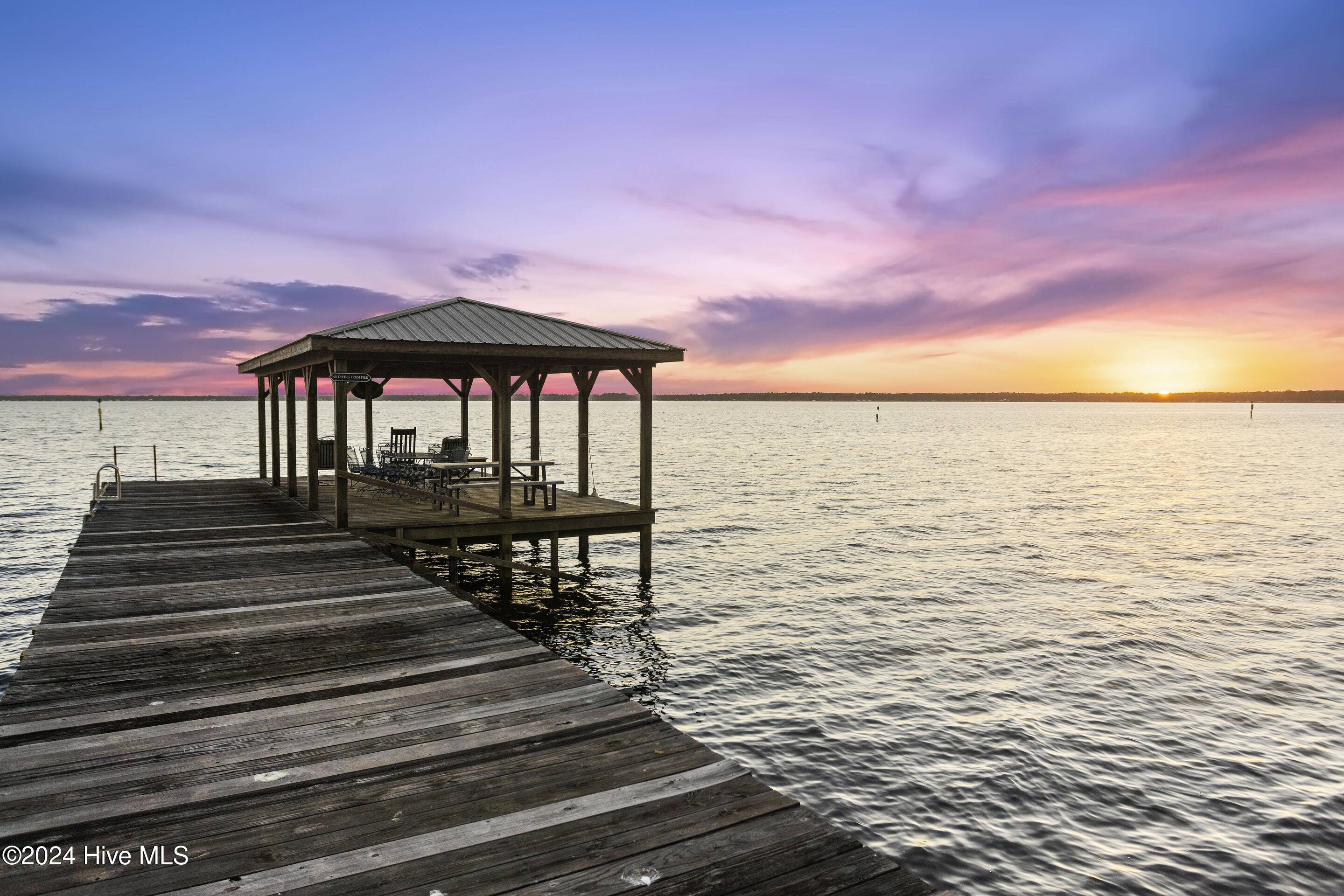 Lake Waccamaw, NC 28450,210 Lakeshore DR