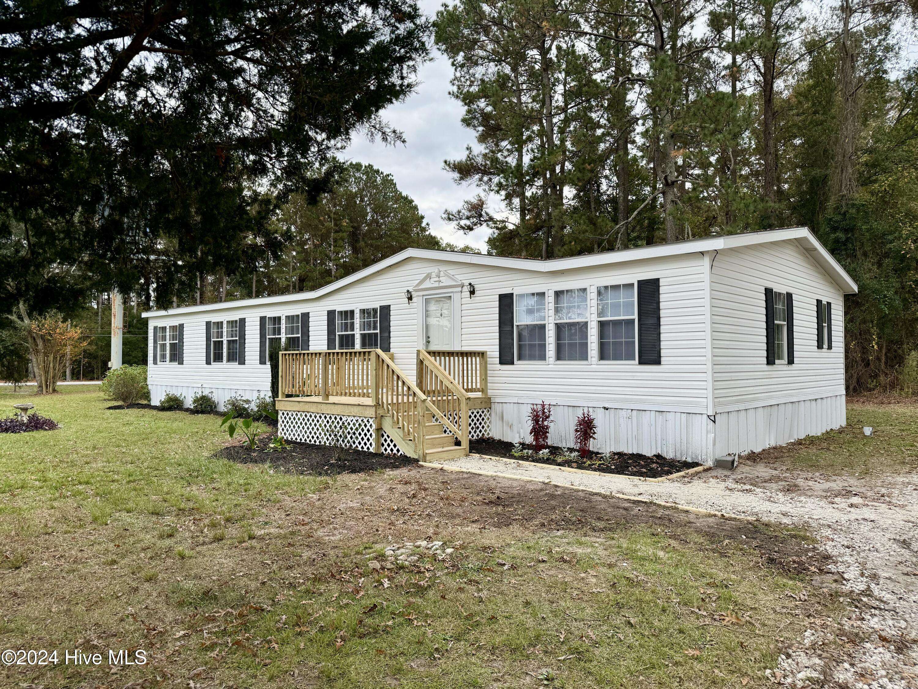 Vanceboro, NC 28586,930 Willis Neck RD