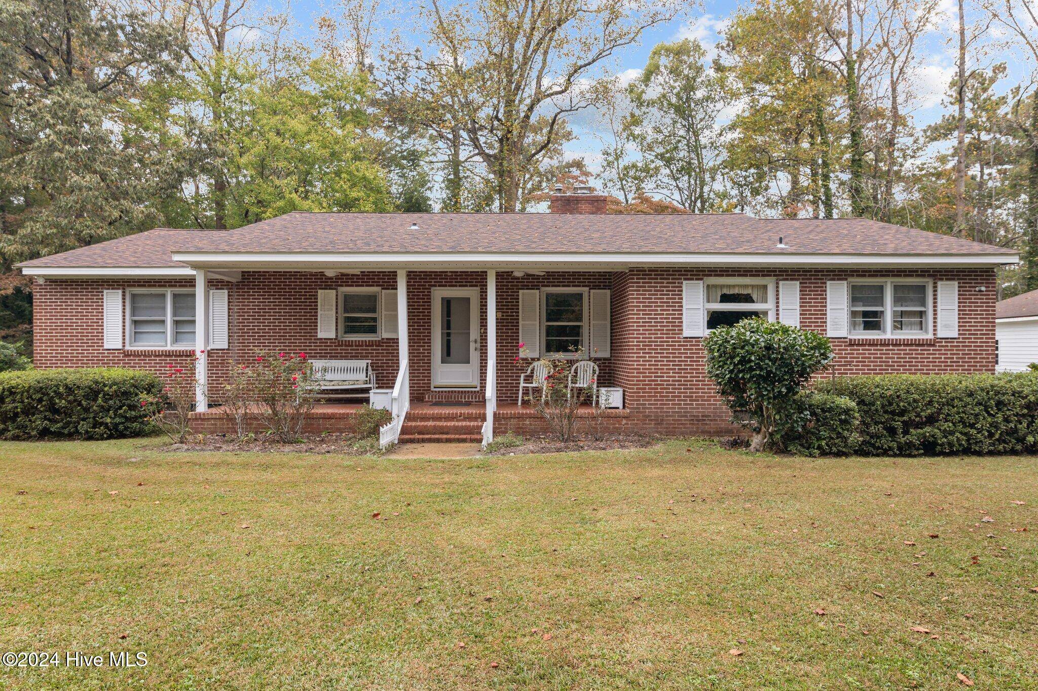 New Bern, NC 28560,302 Pine Ridge AVE