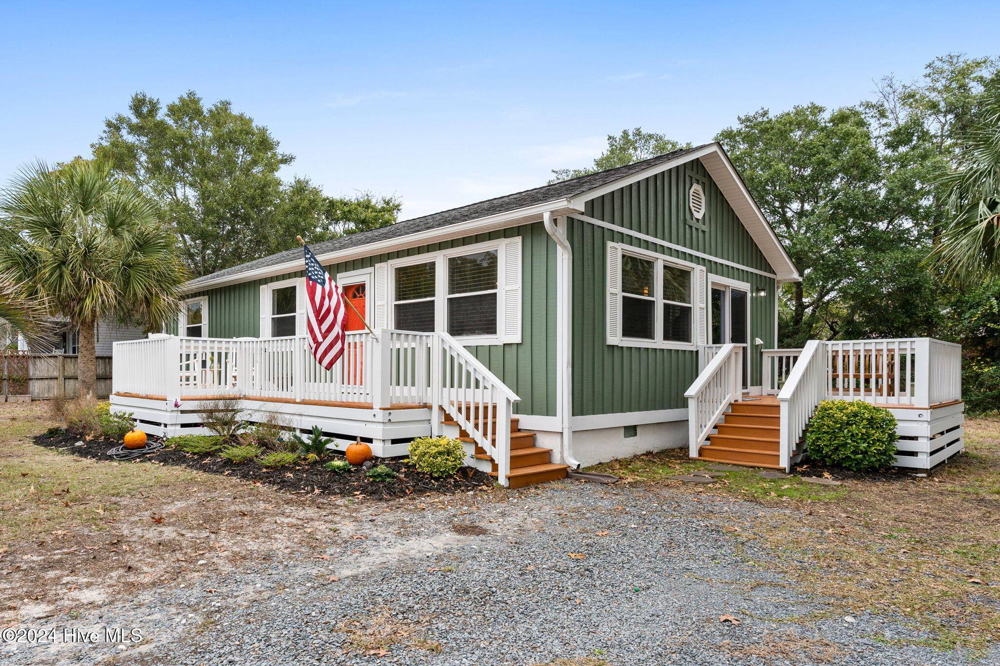 Oak Island, NC 28465,146 NE 5th ST