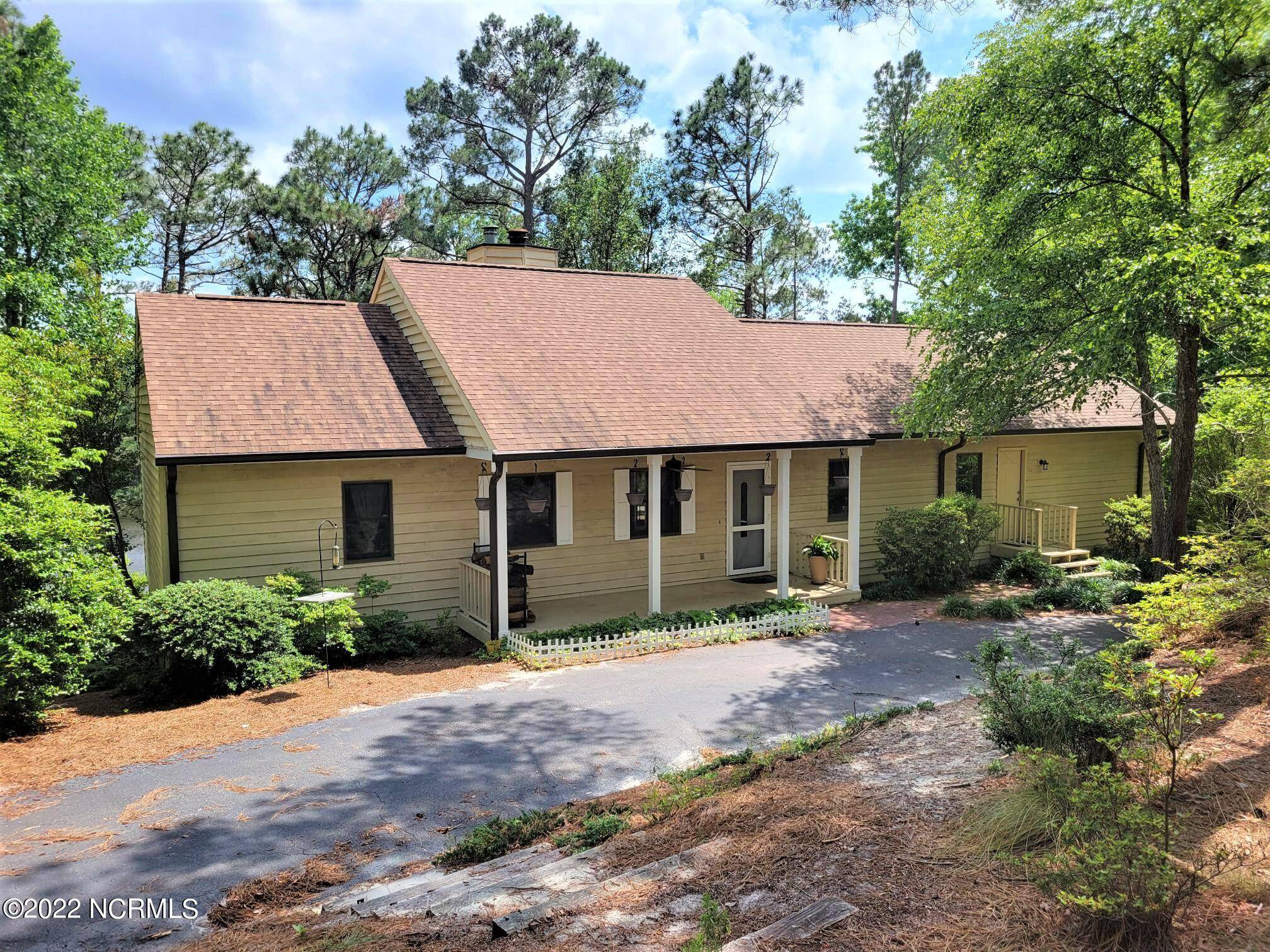 Southern Pines, NC 28387,512 Dundee TRL