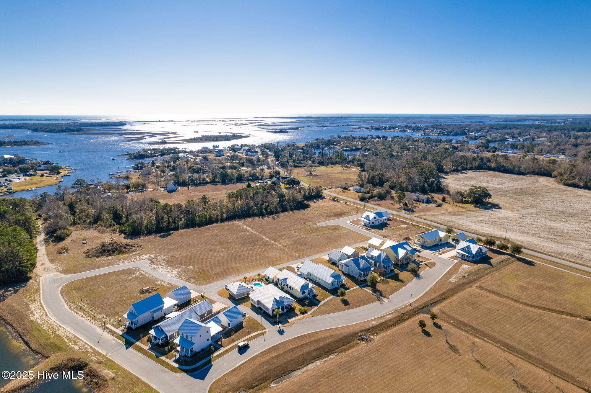 Swansboro, NC 28584,203 Villagers WAY