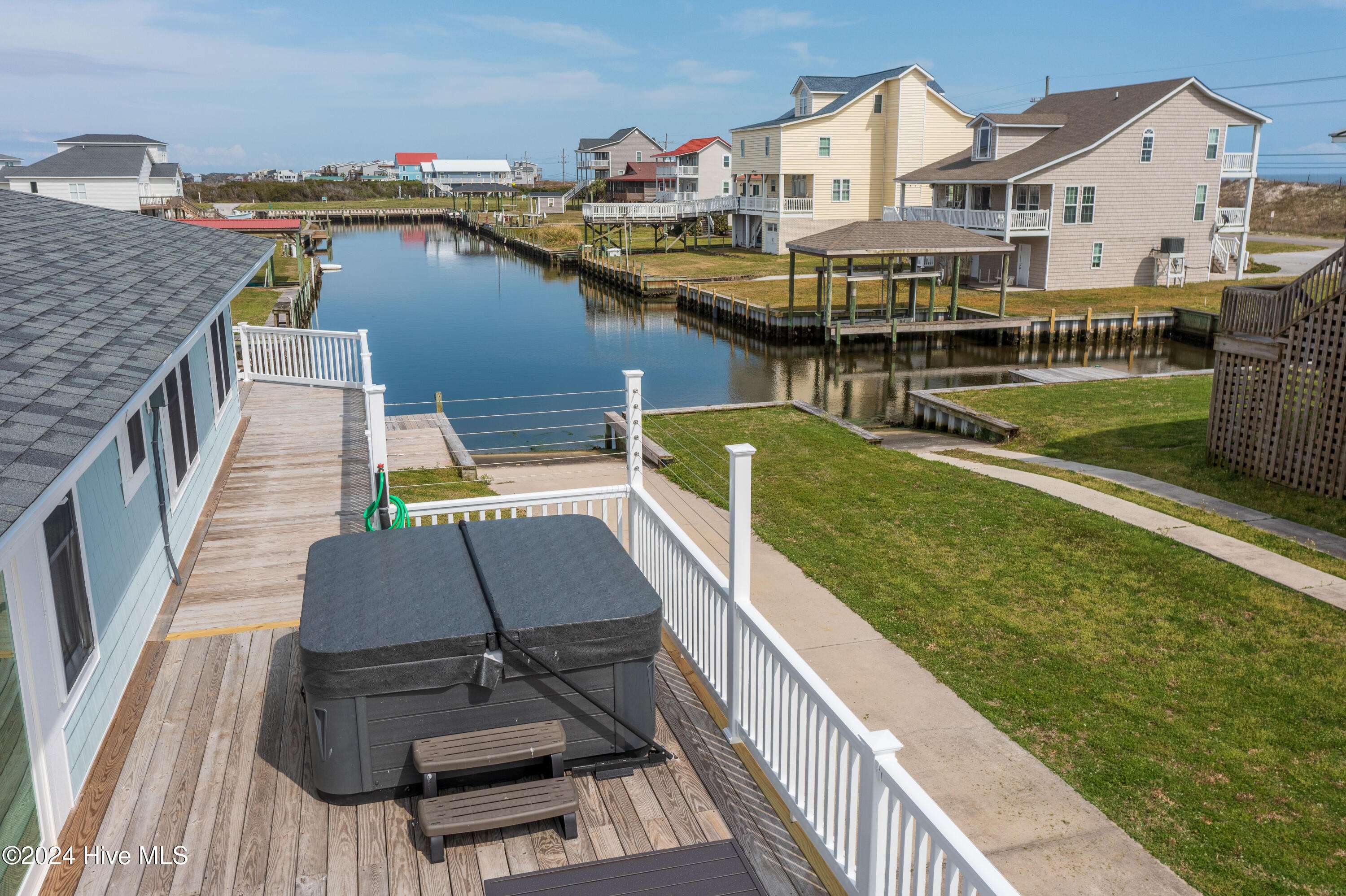 North Topsail Beach, NC 28460,304 Marina WAY