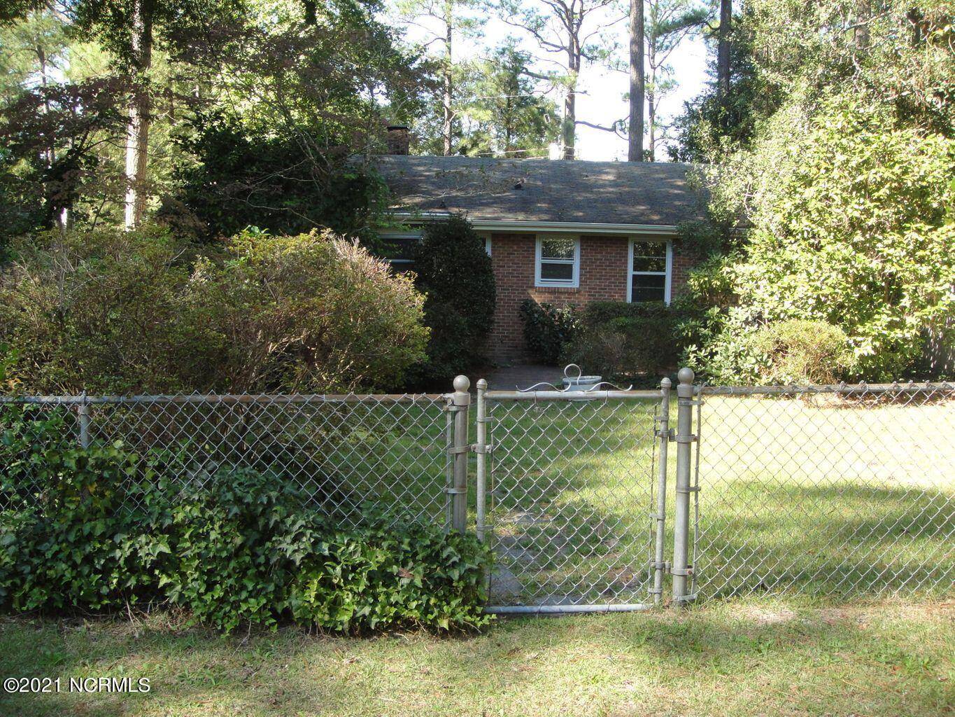 Southern Pines, NC 28387,525 S May ST