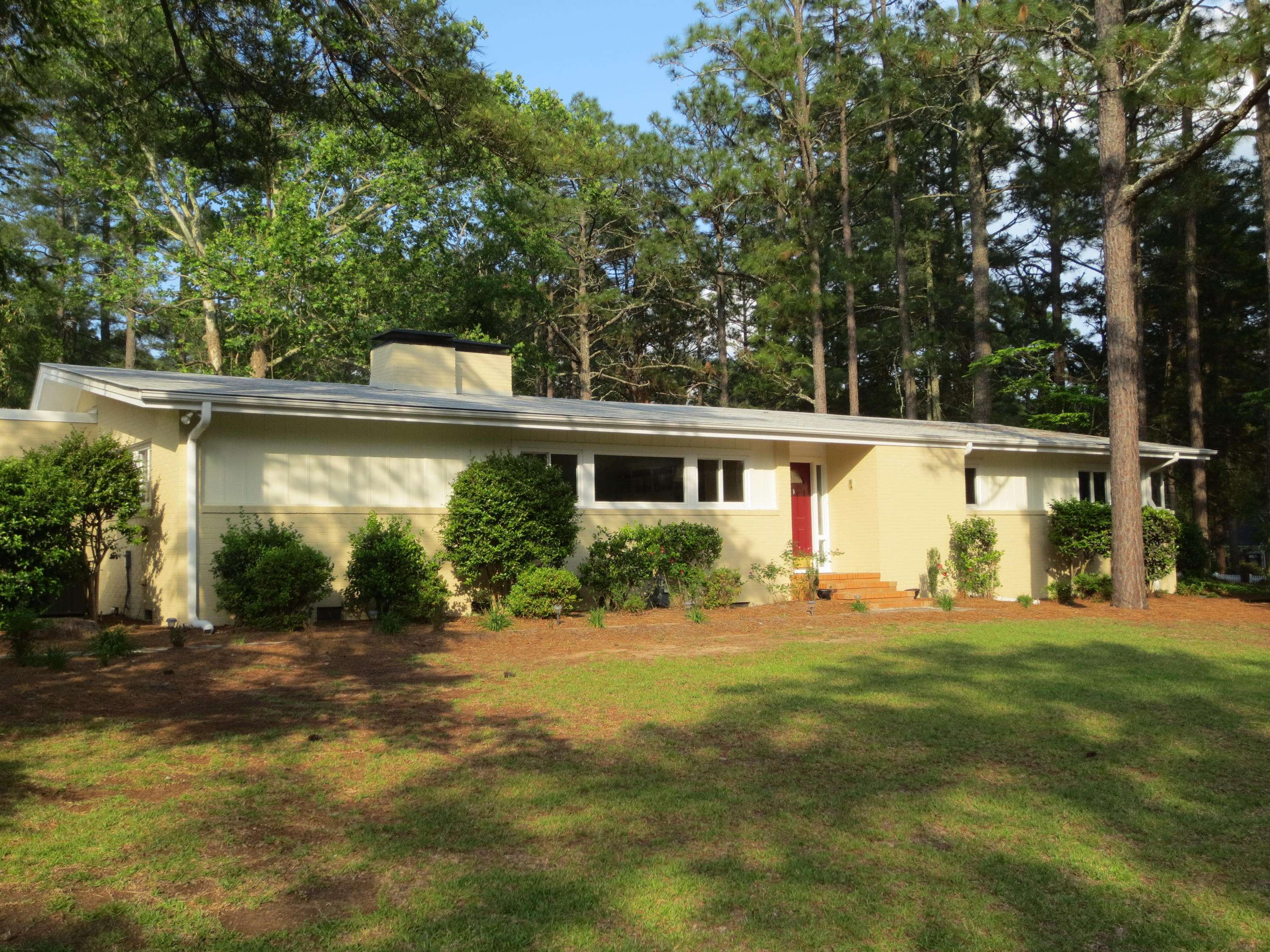 Southern Pines, NC 28387,785 E Massachusetts AVE