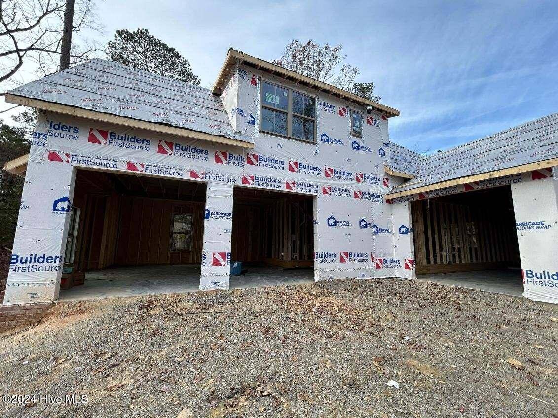 Whispering Pines, NC 28327,208 Lakeview DR