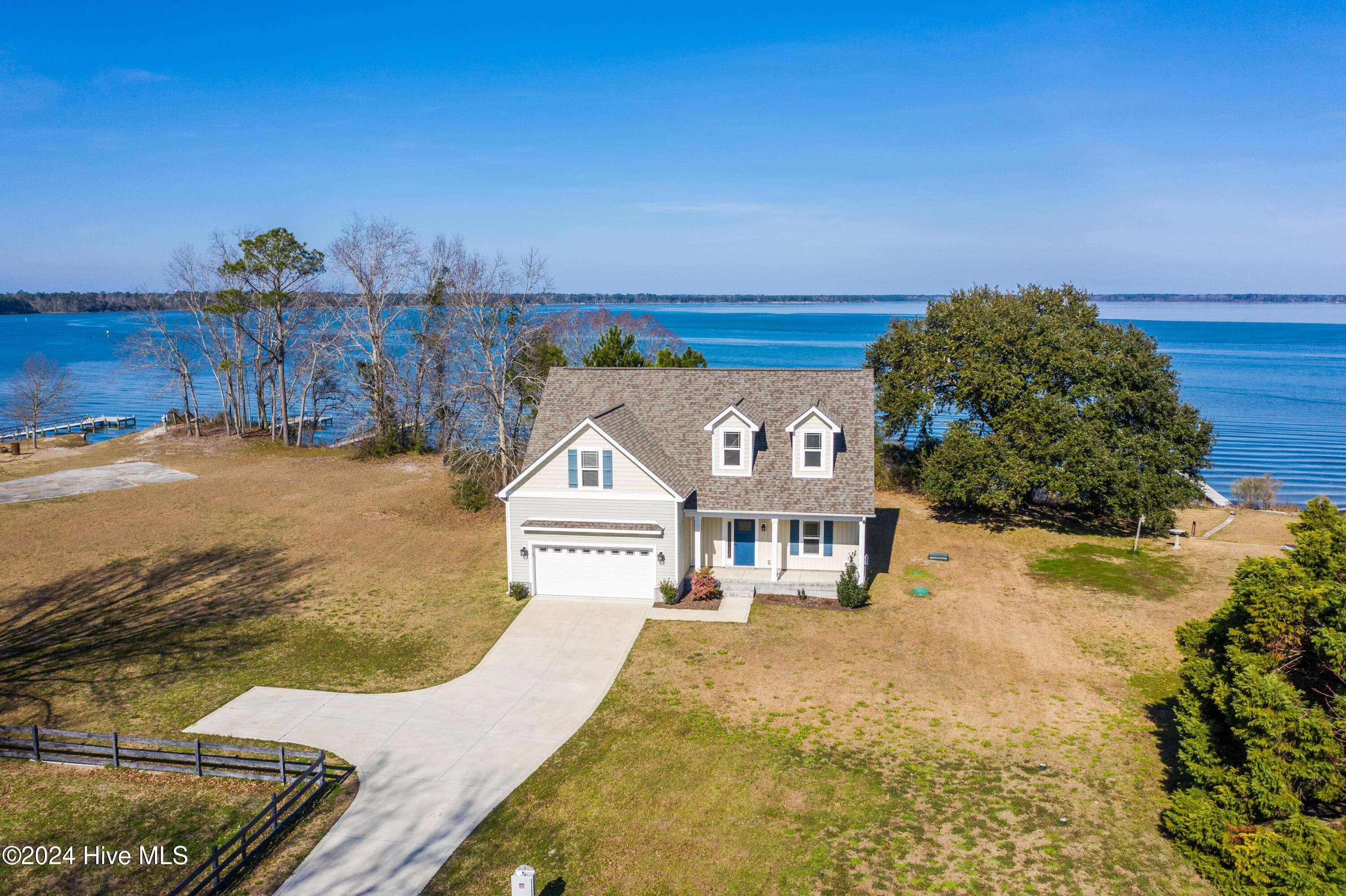 Sneads Ferry, NC 28460,120 Gemstone DR