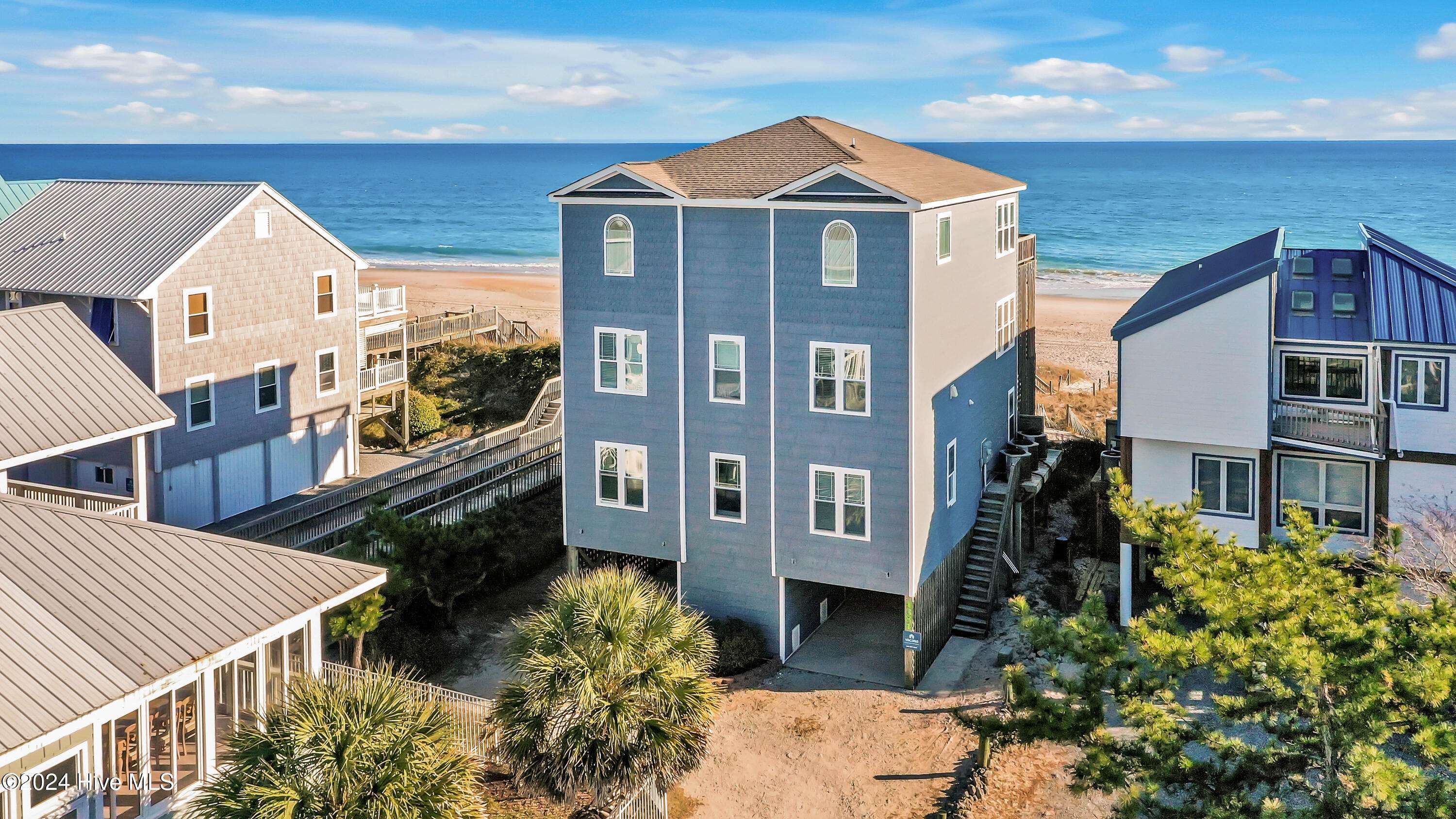 North Topsail Beach, NC 28460,4384 Island DR