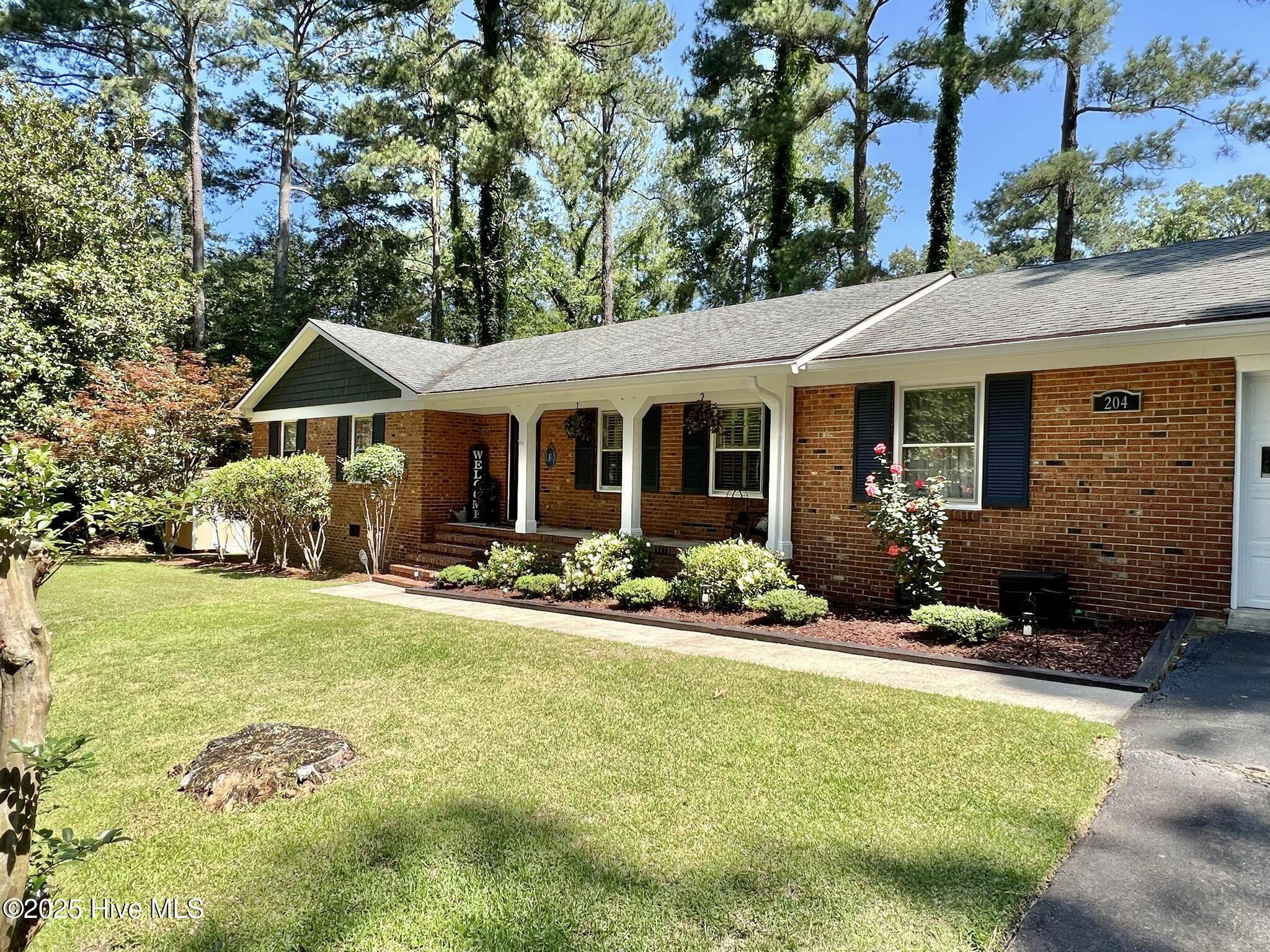 Southern Pines, NC 28387,204 Haldane DR