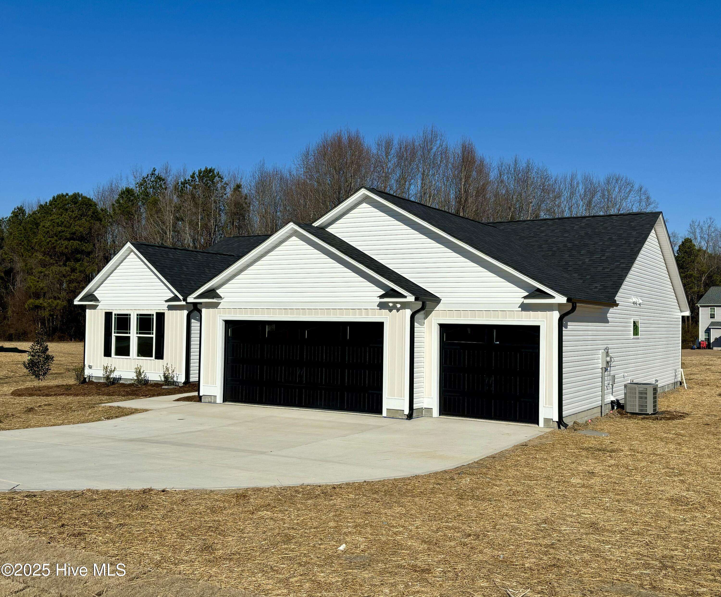 Kenly, NC 27542,352 Earnest WAY