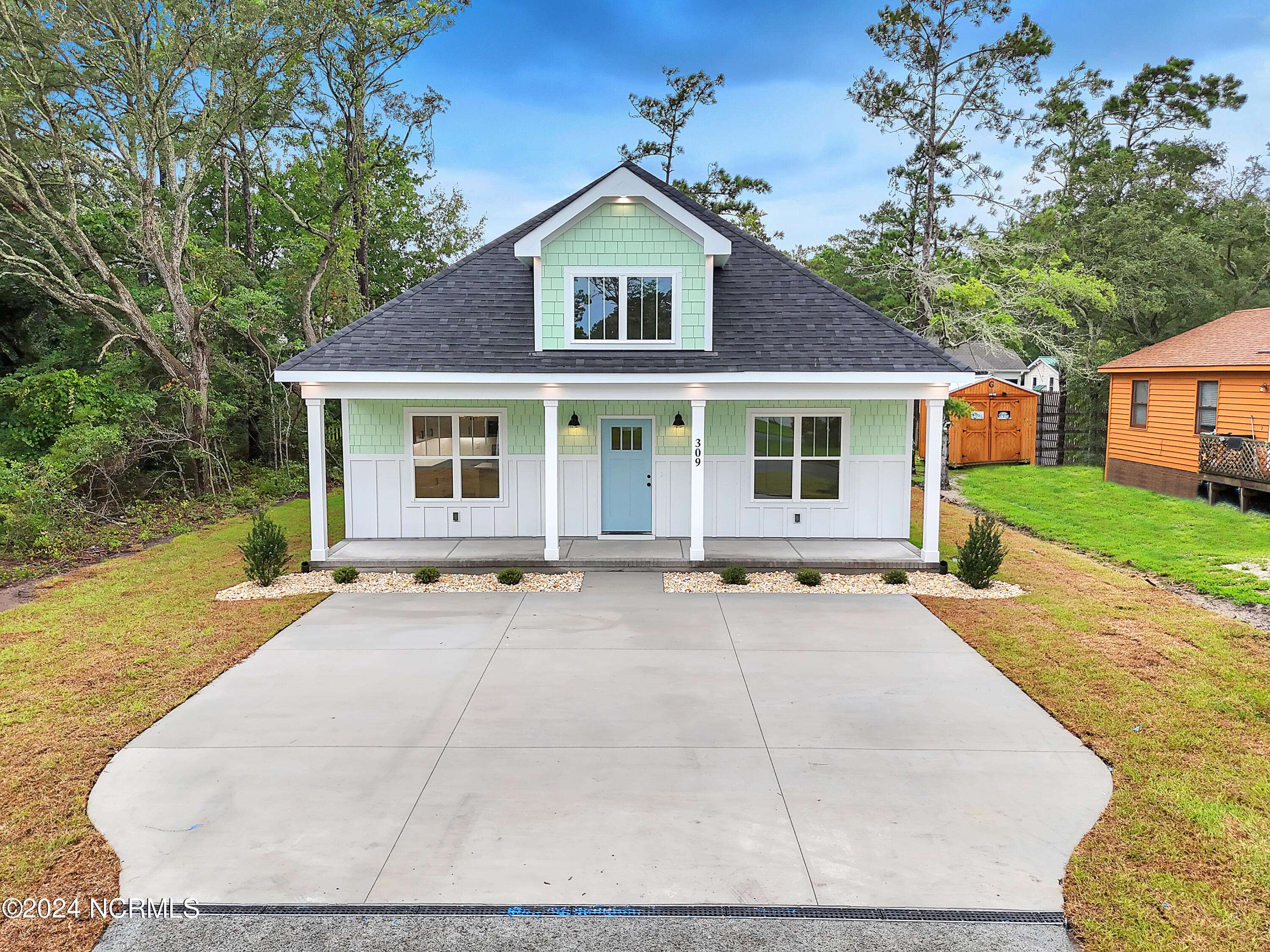 Oak Island, NC 28465,309 NE 47th ST