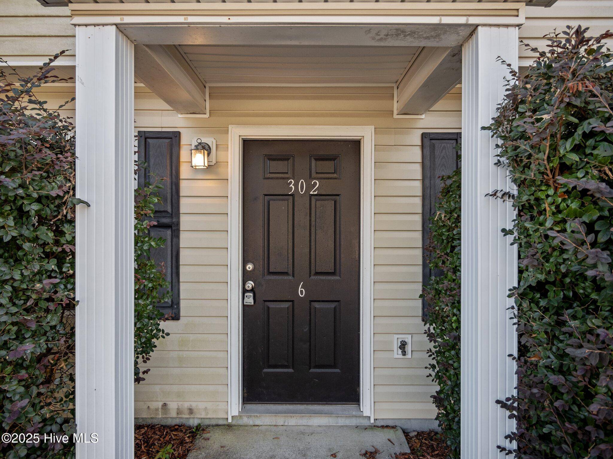 Hubert, NC 28539,302 Burley DR #6