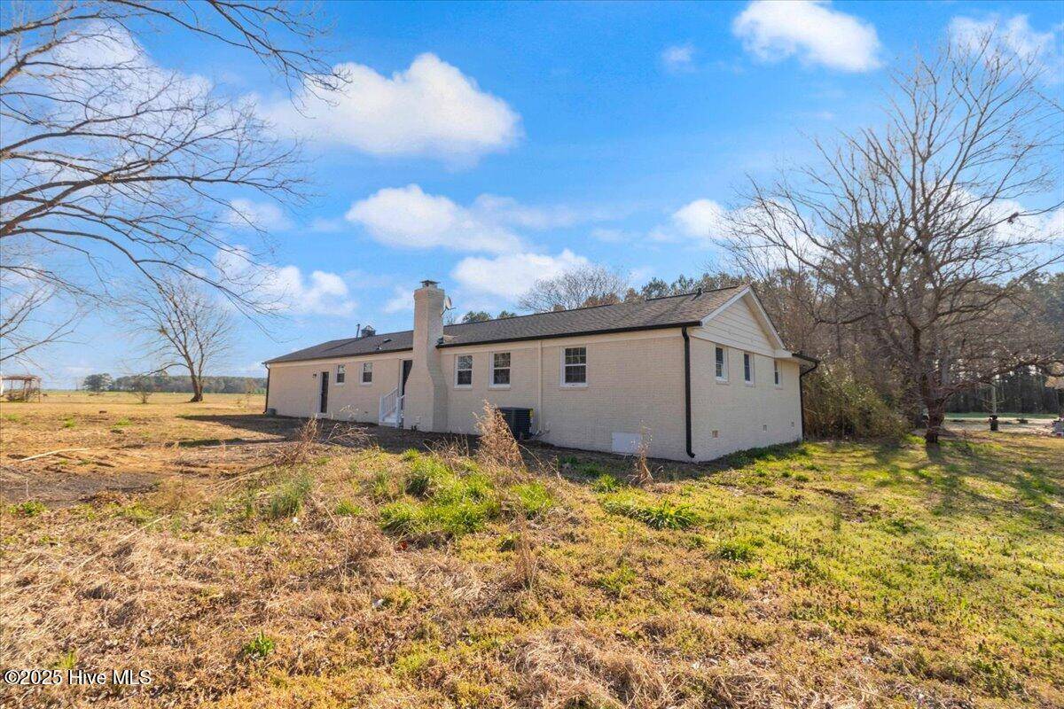 Mount Olive, NC 28365,128 Flowers RD