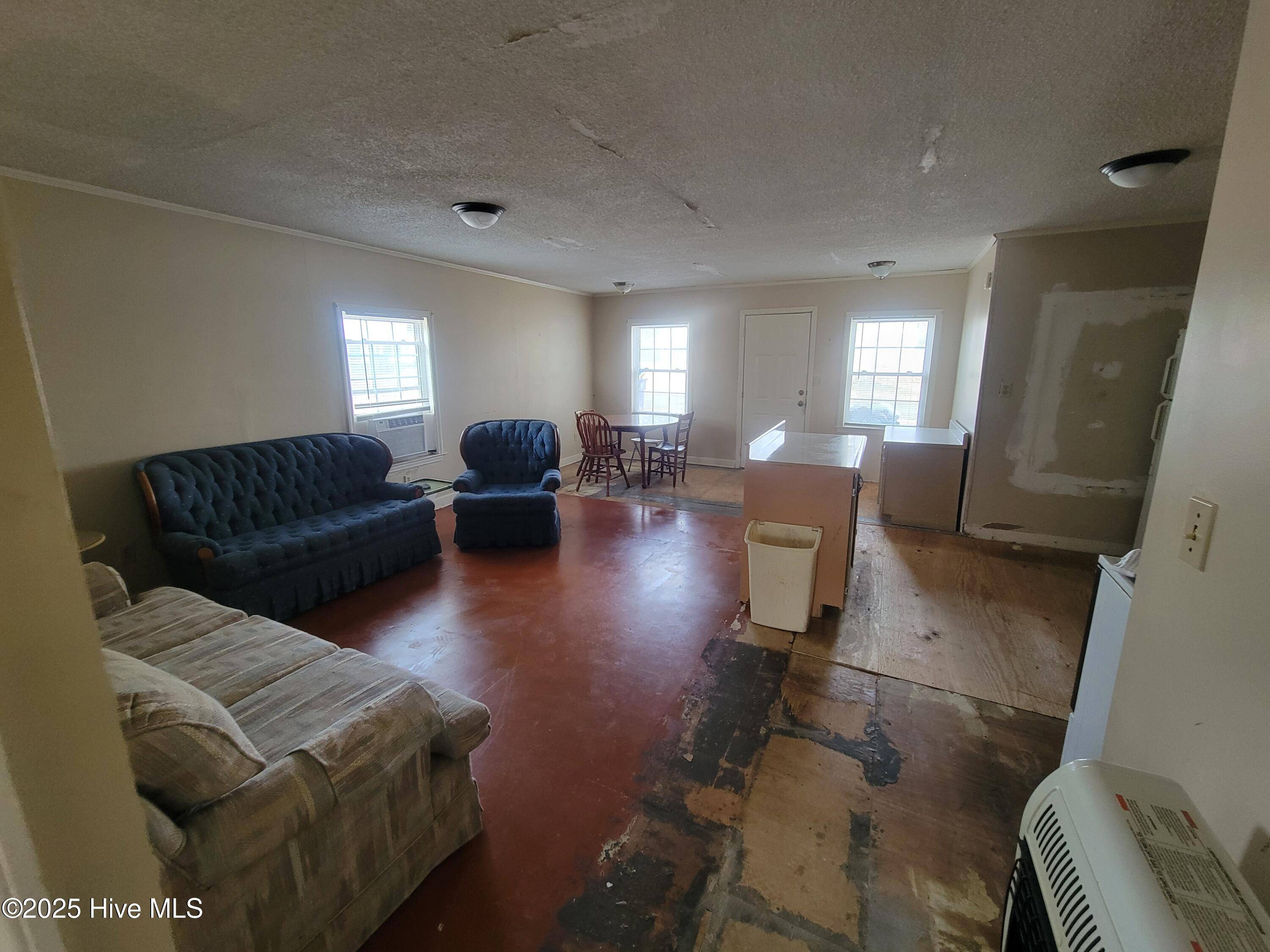Rose Hill, NC 28458,214 E South ST