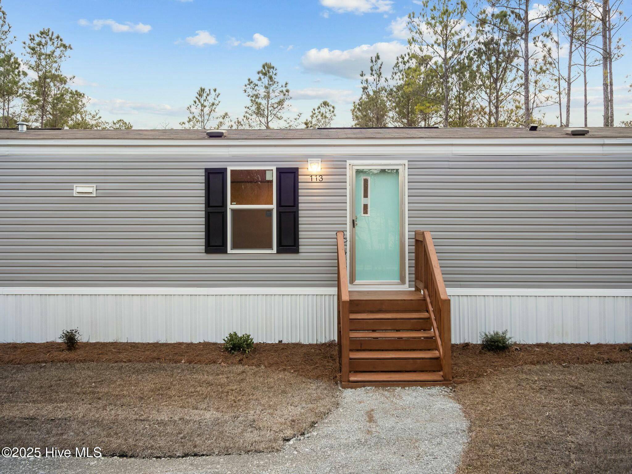 Stella, NC 28582,113 Trott LN