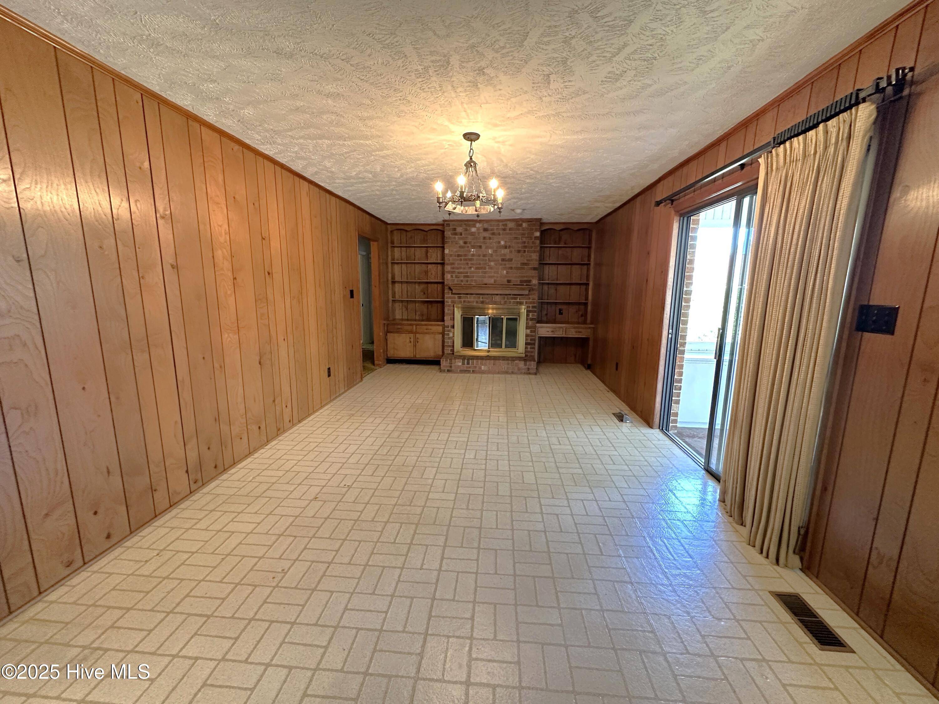 Clinton, NC 28328,217 Summertree CT