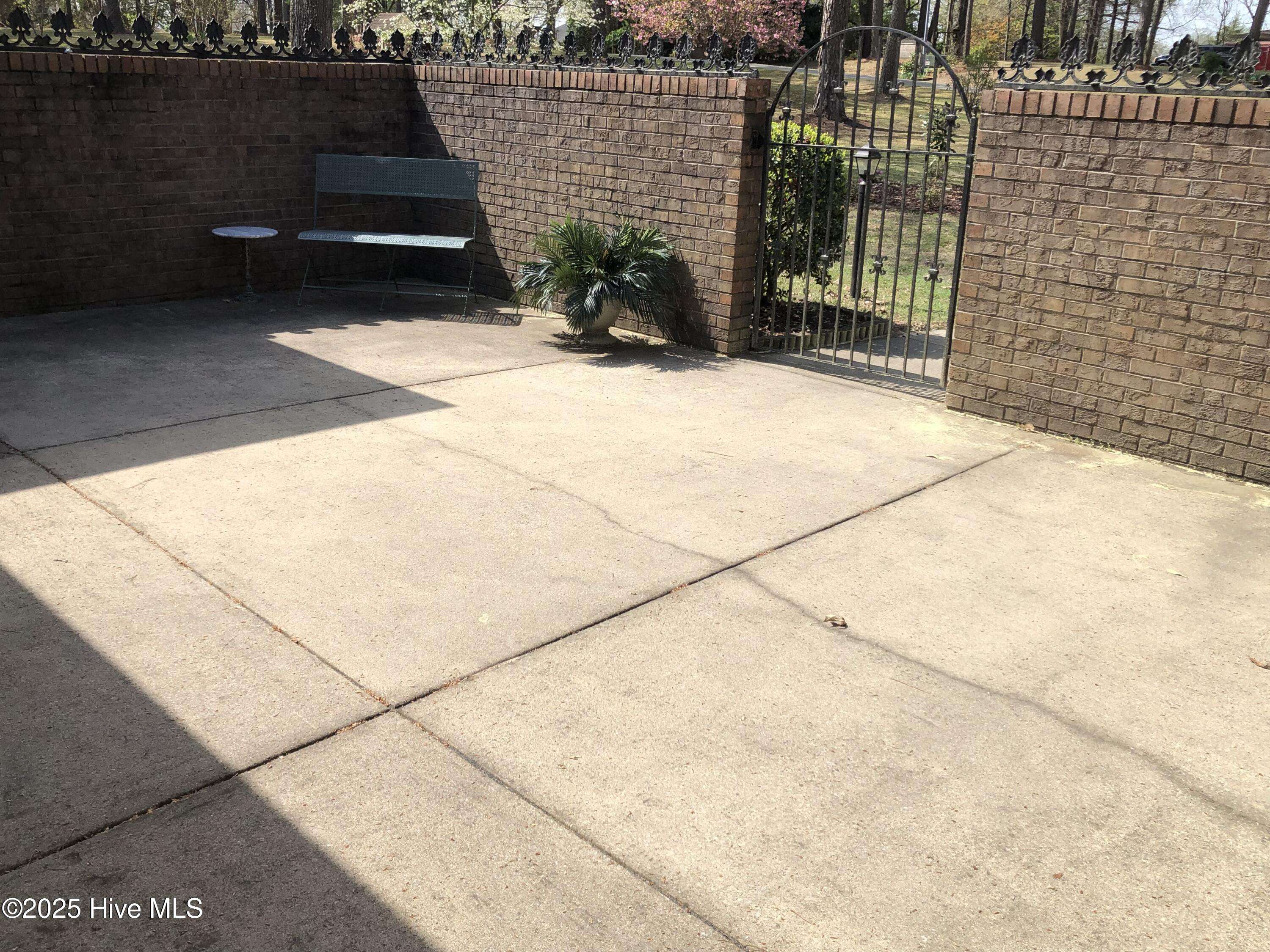 New Bern, NC 28562,271 Shoreline DR