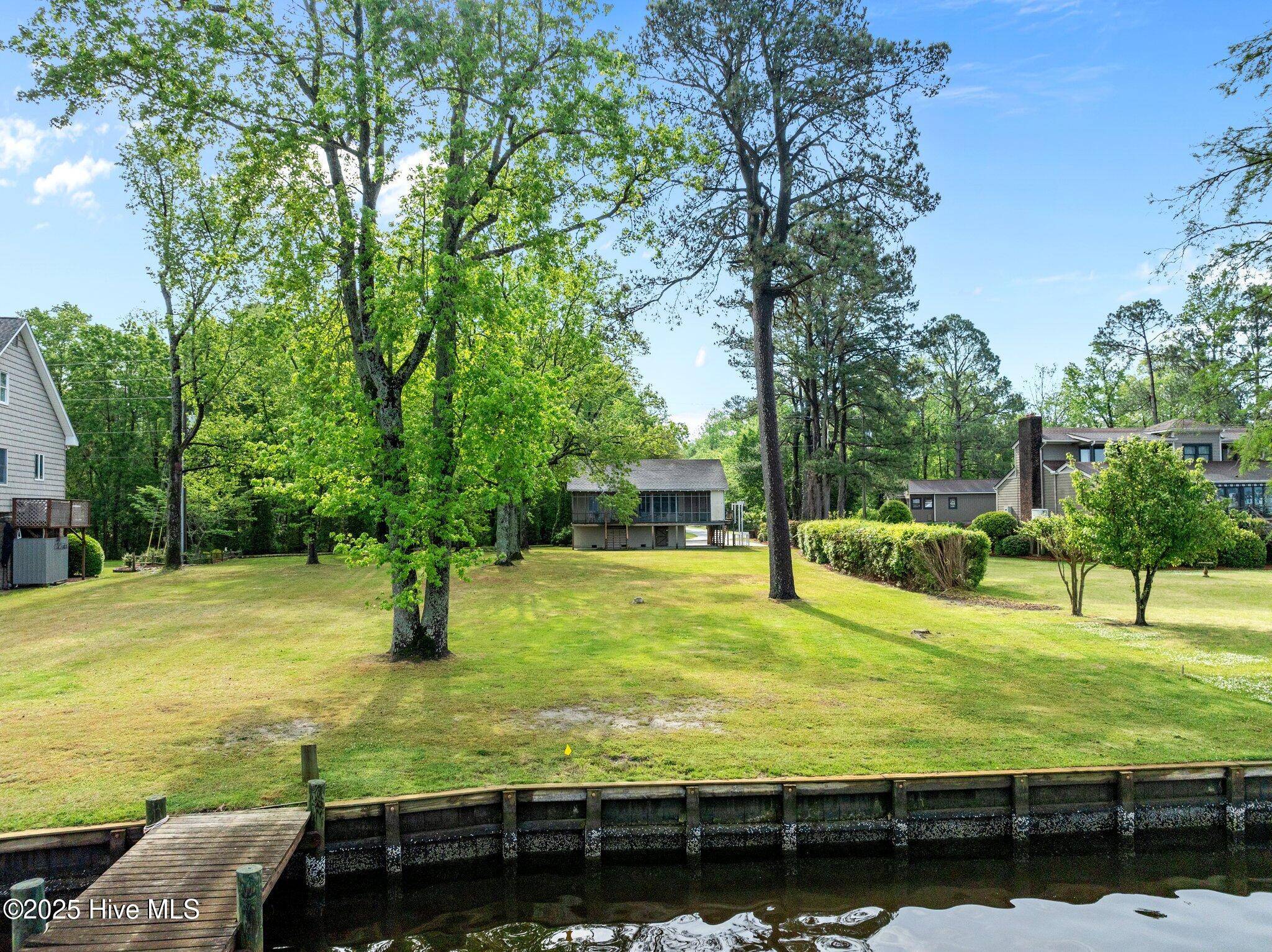 Washington, NC 27889,117 Edgewater Beach RD
