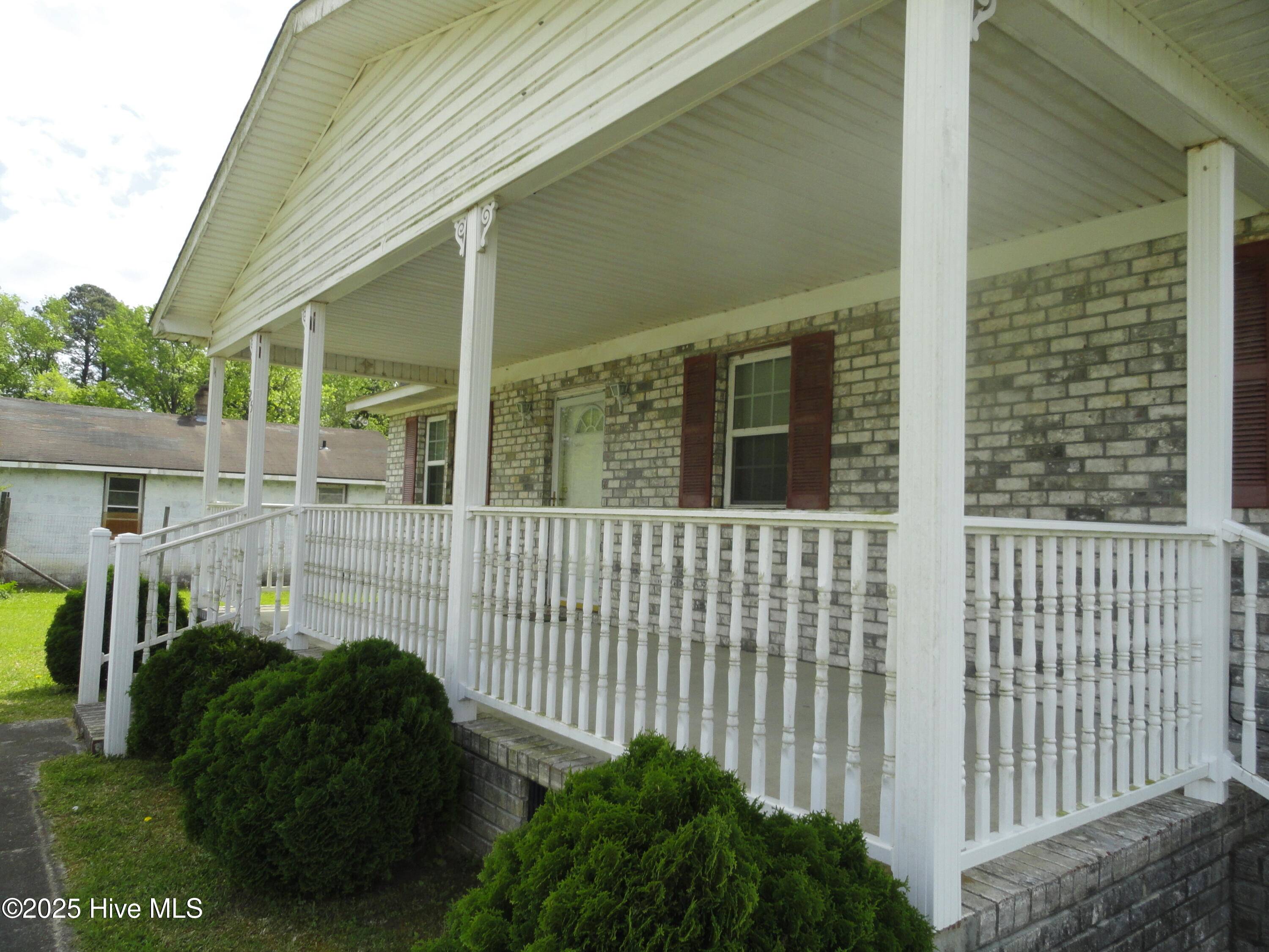 Rose Hill, NC 28458,225 W South ST