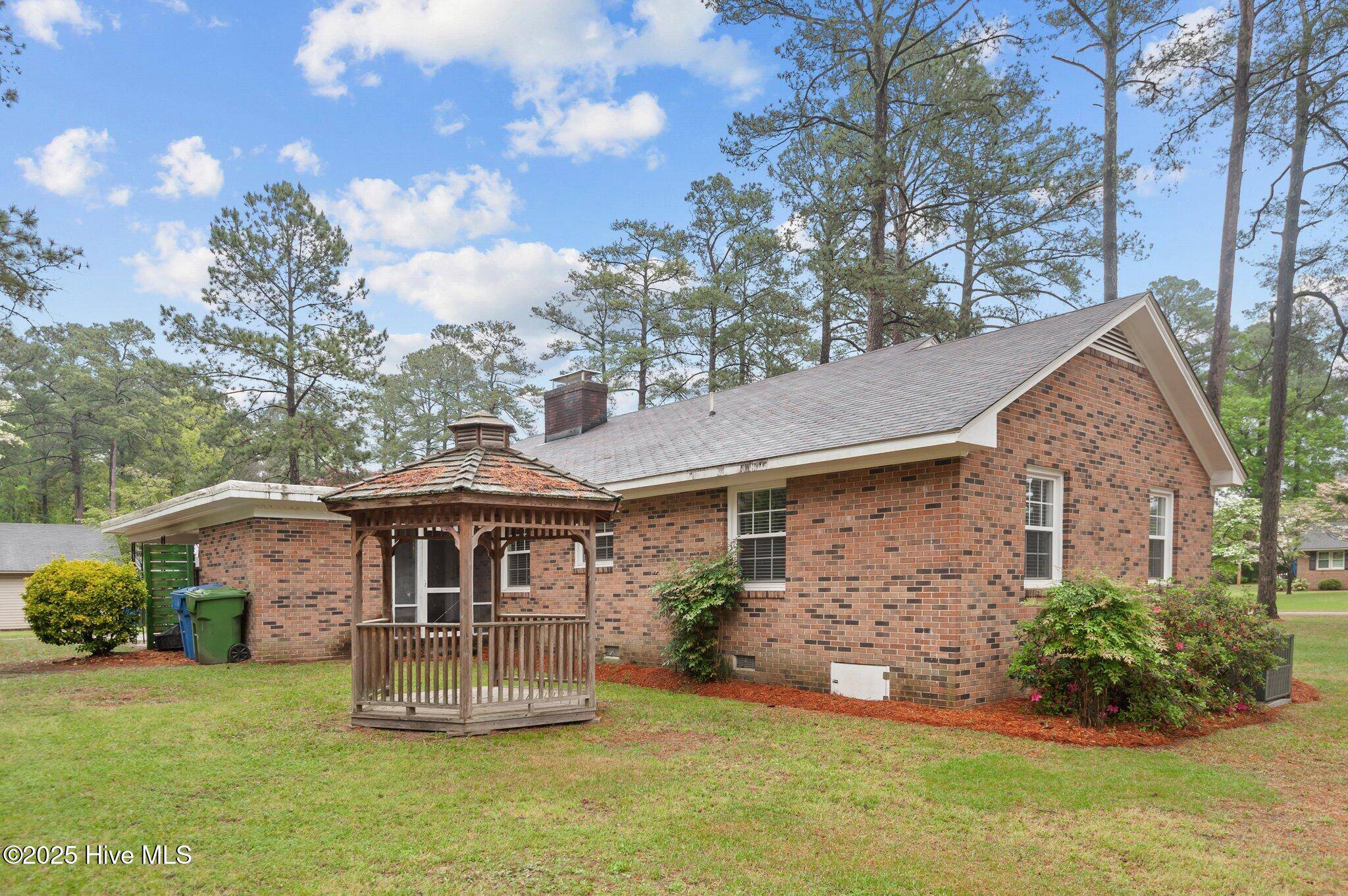 Pinetops, NC 27864,109 N Edgewood DR