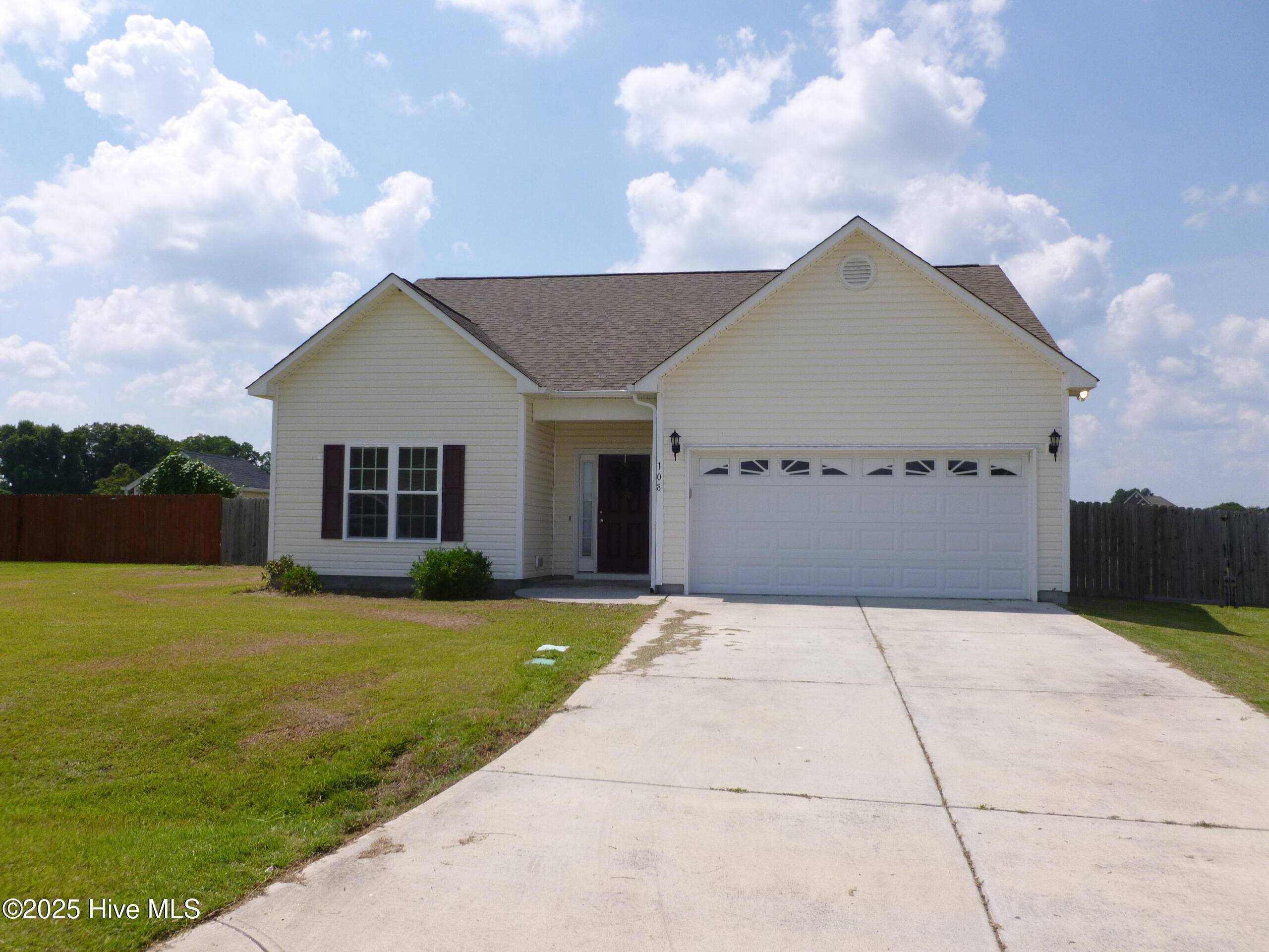 Richlands, NC 28574,108 Hill Farm DR