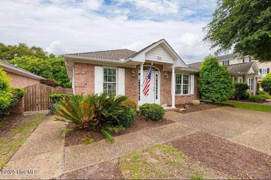 Morehead City, NC 28557,405 Mansfield Pkwy #F