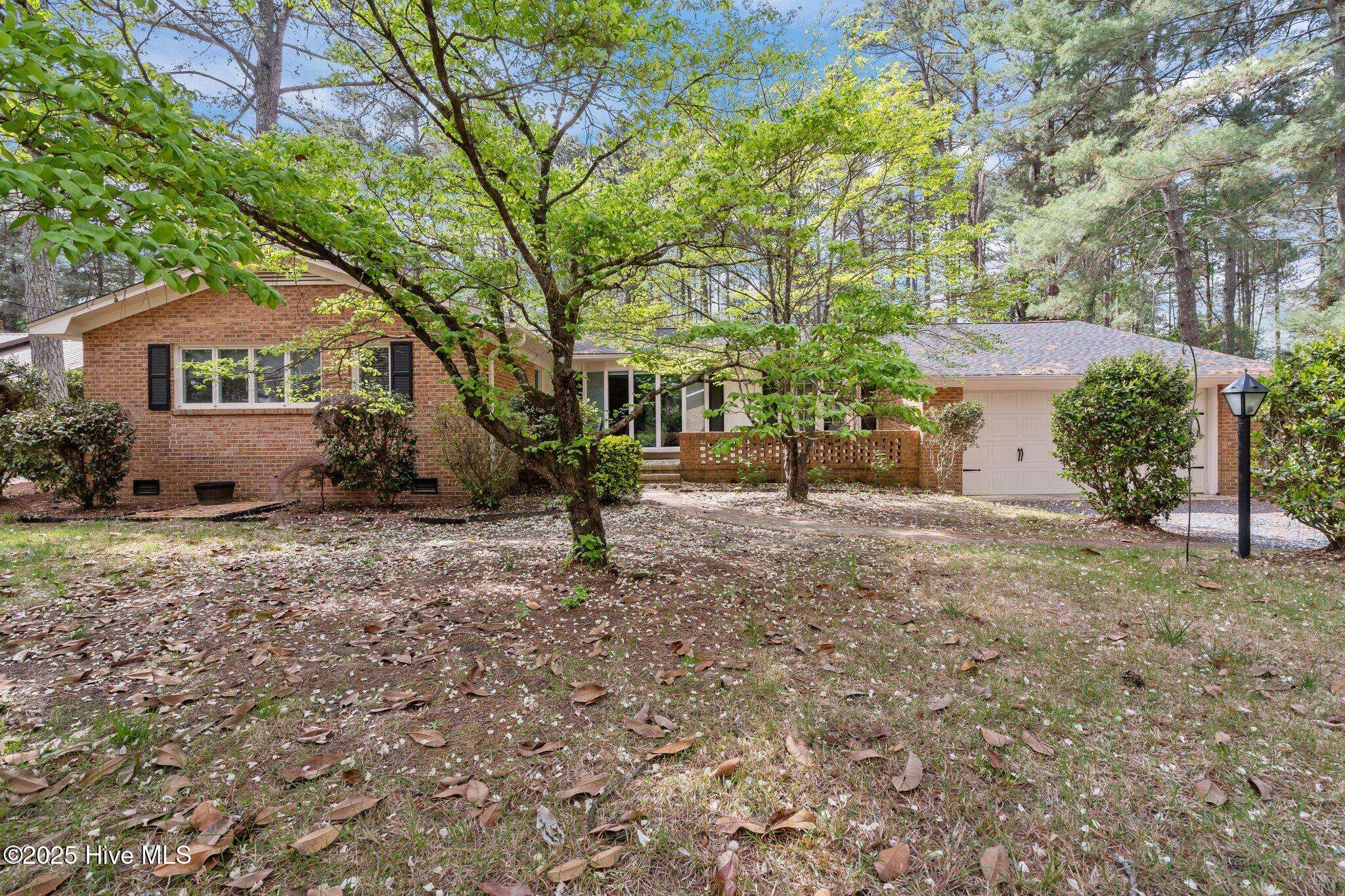 Whispering Pines, NC 28327,185 Pine Ridge DR