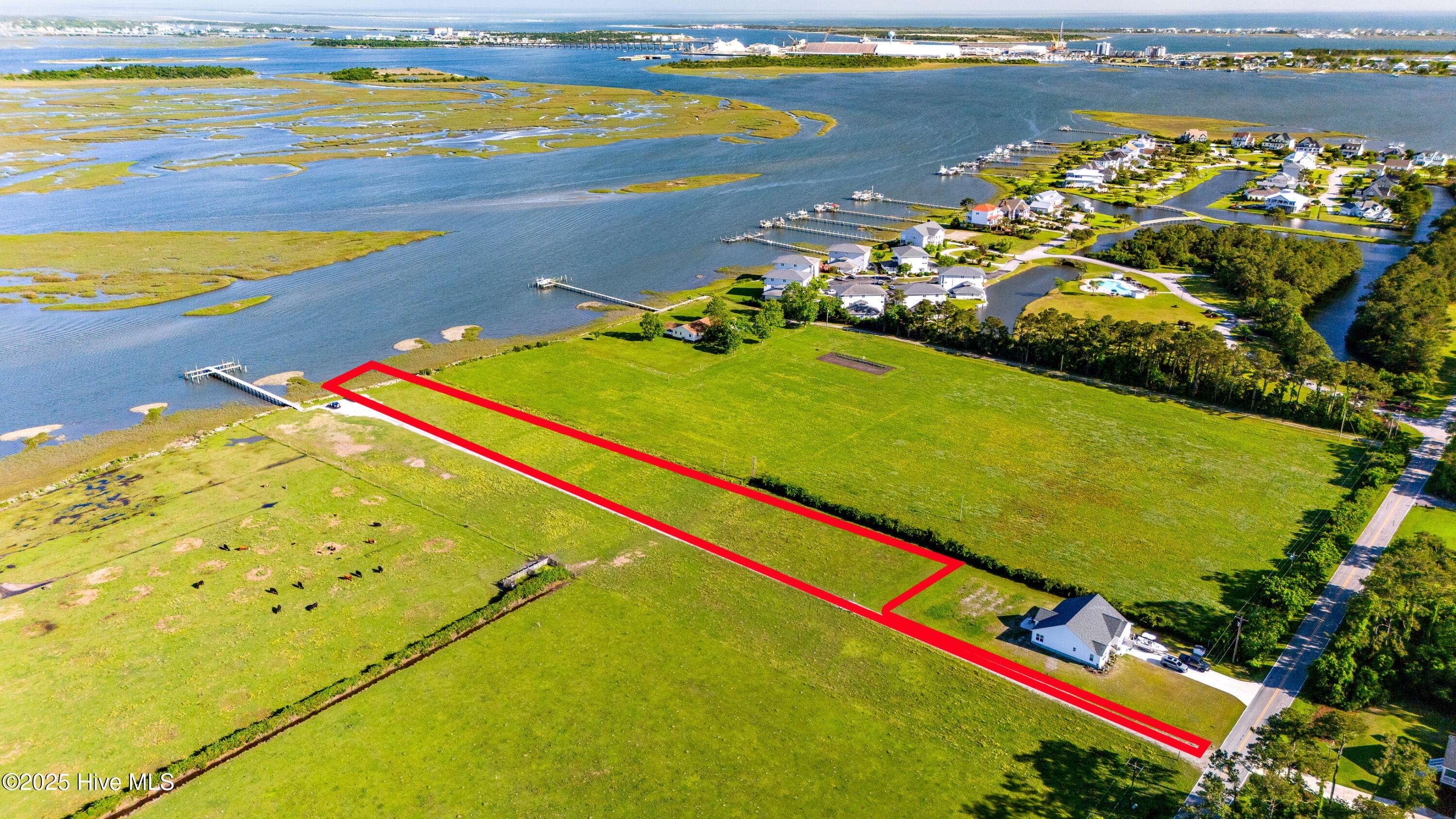 Morehead City, NC 28557,964 Country Club RD