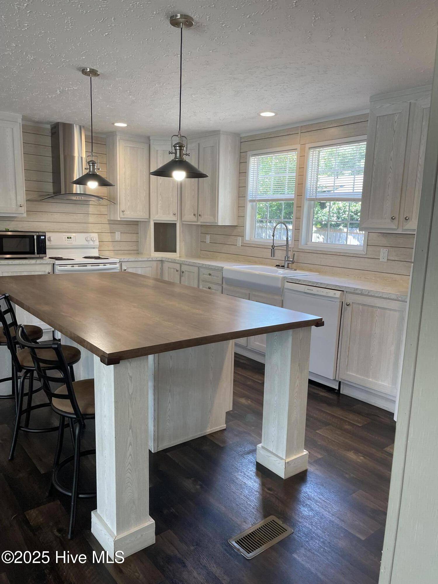 Supply, NC 28462,3471 Lakeview DR SW