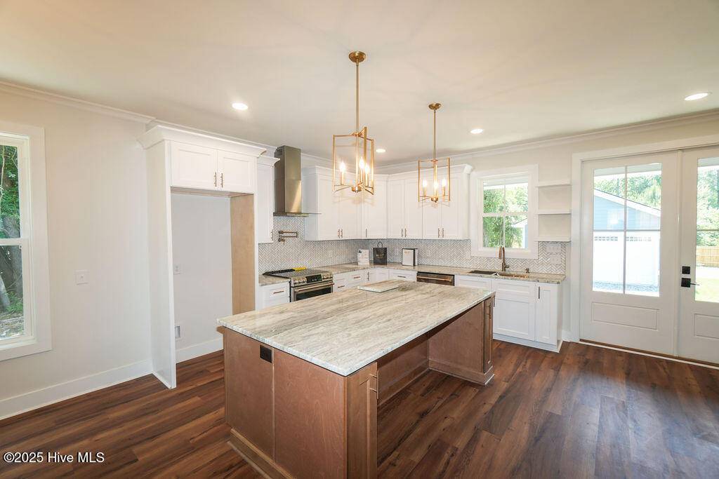 Southern Pines, NC 28387,476 Yadkin RD
