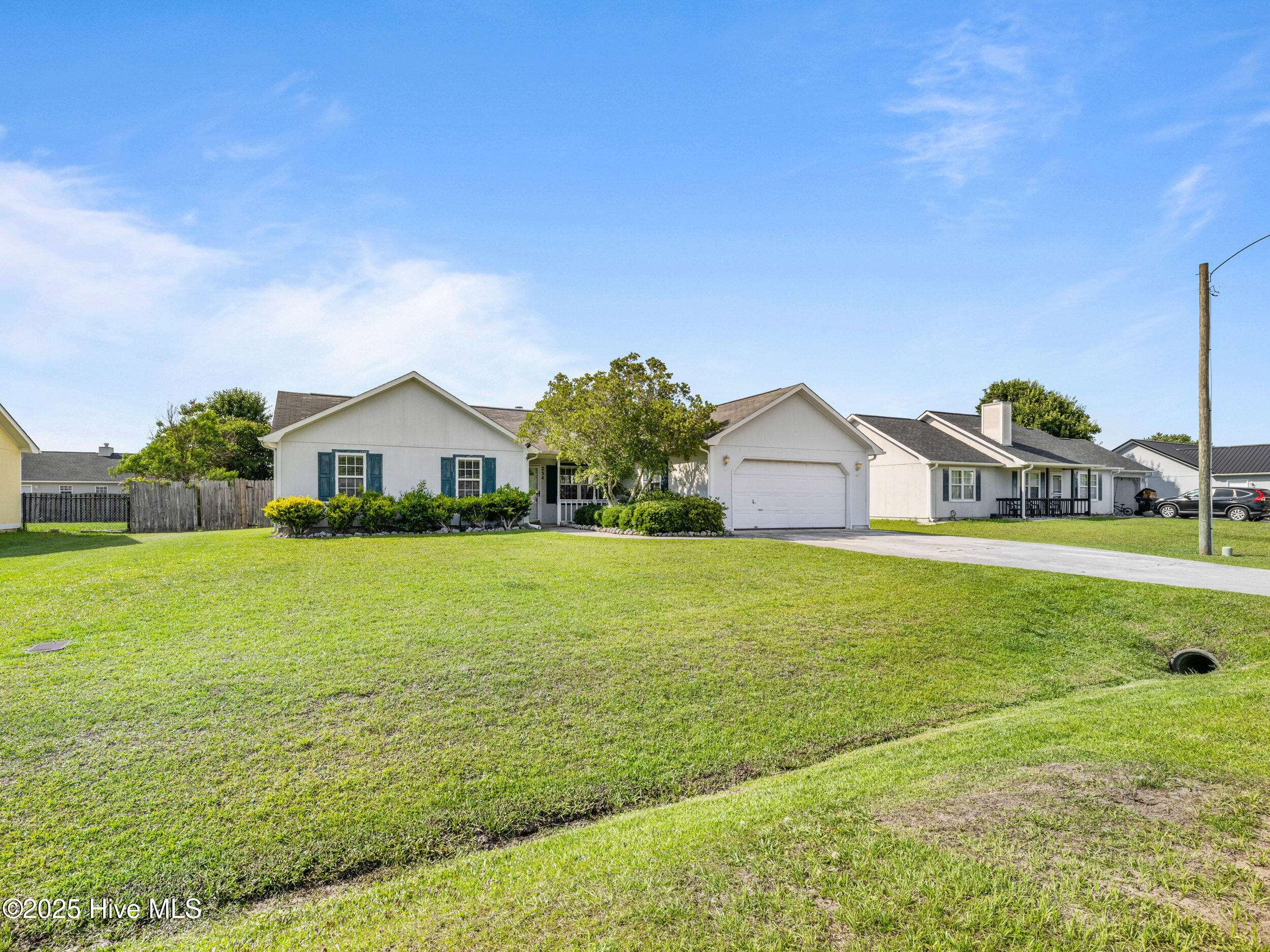 Hubert, NC 28539,254 Parnell RD